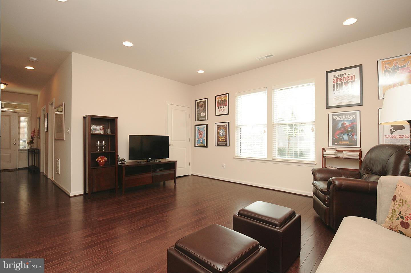 ONE LOUDOUN LANDBAY C - Residential