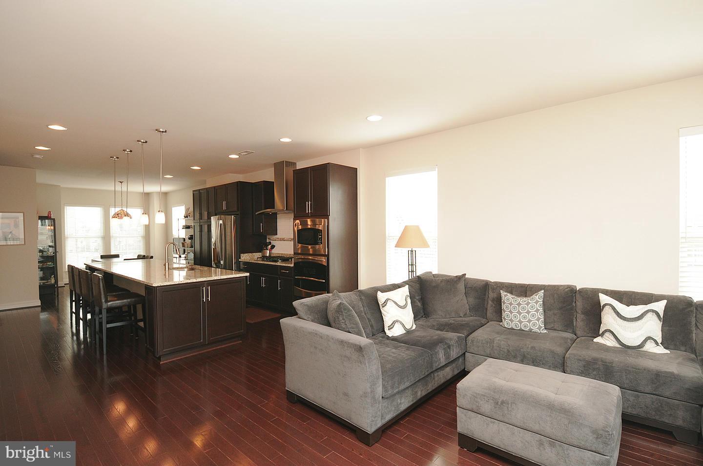 ONE LOUDOUN LANDBAY C - Residential