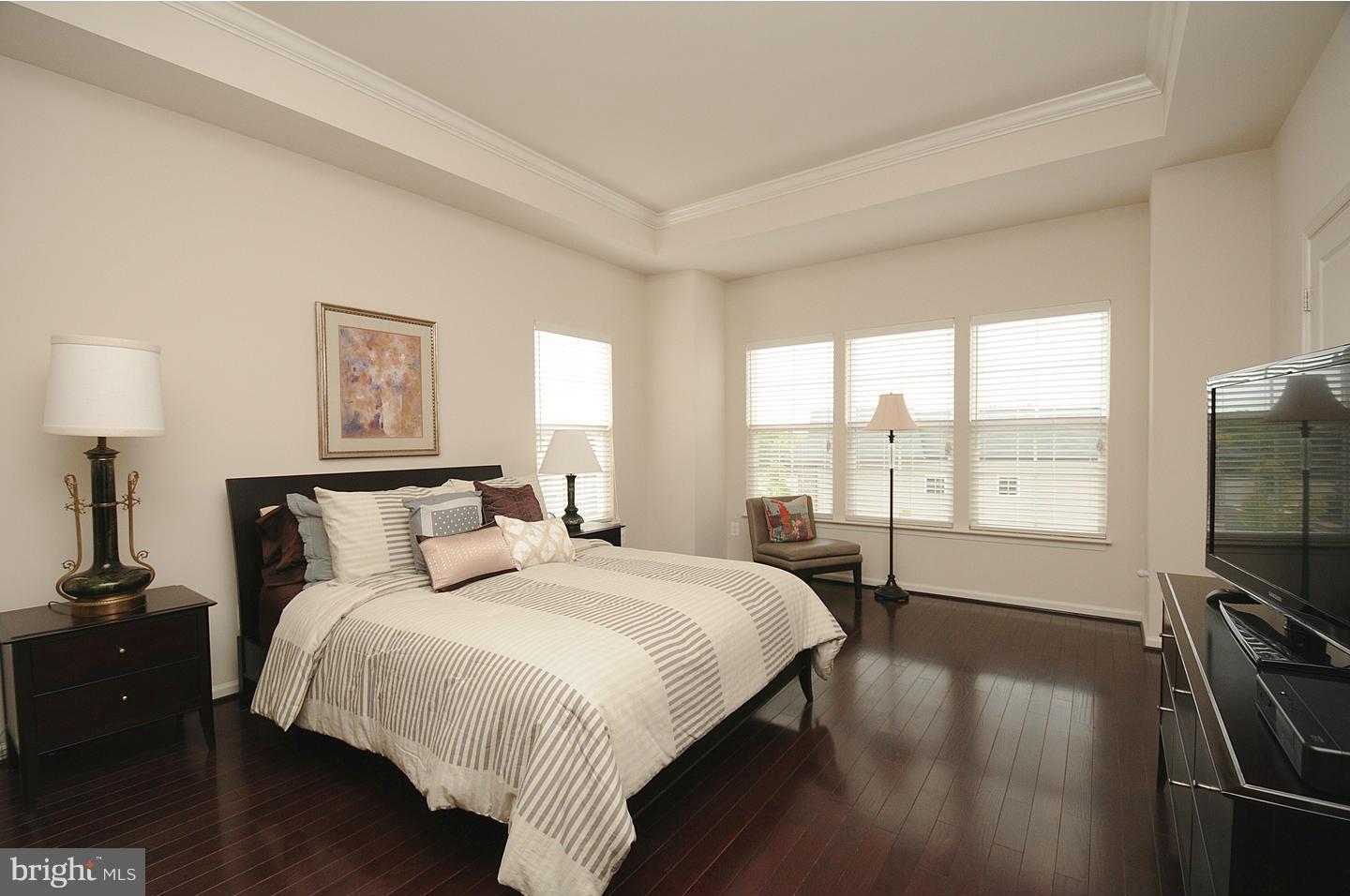 ONE LOUDOUN LANDBAY C - Residential