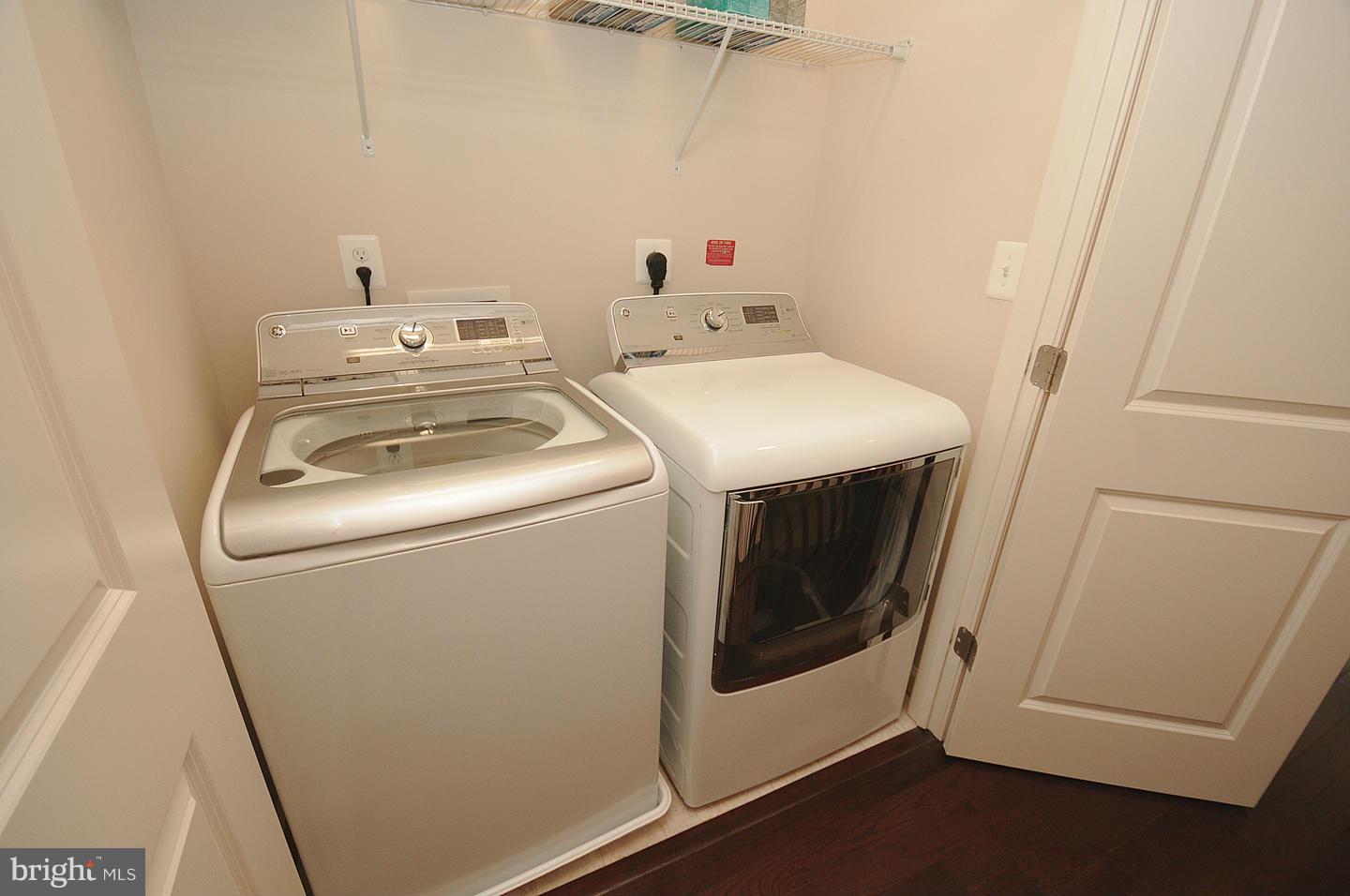 ONE LOUDOUN LANDBAY C - Residential