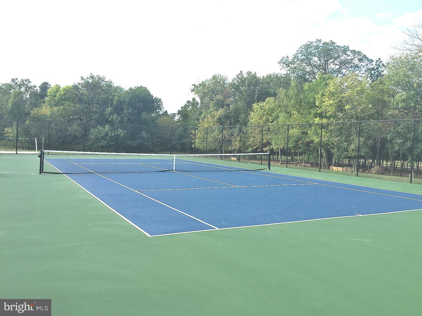 ONE LOUDOUN LANDBAY C - Residential