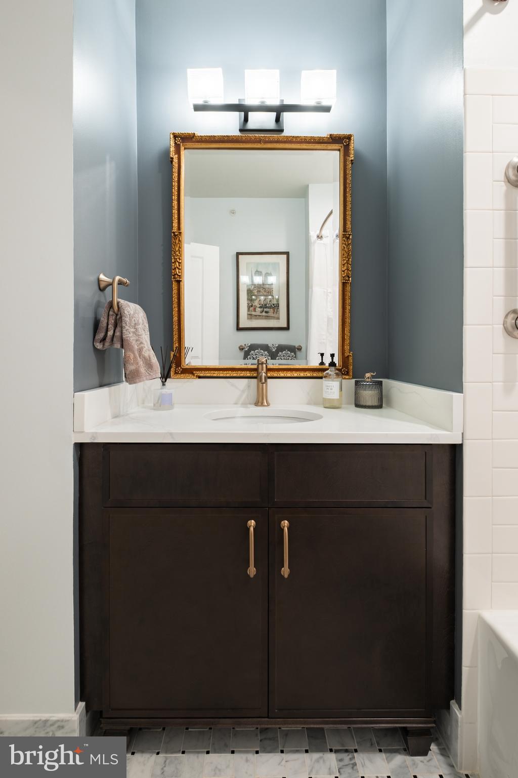 NAVAL SQUARE - Residential