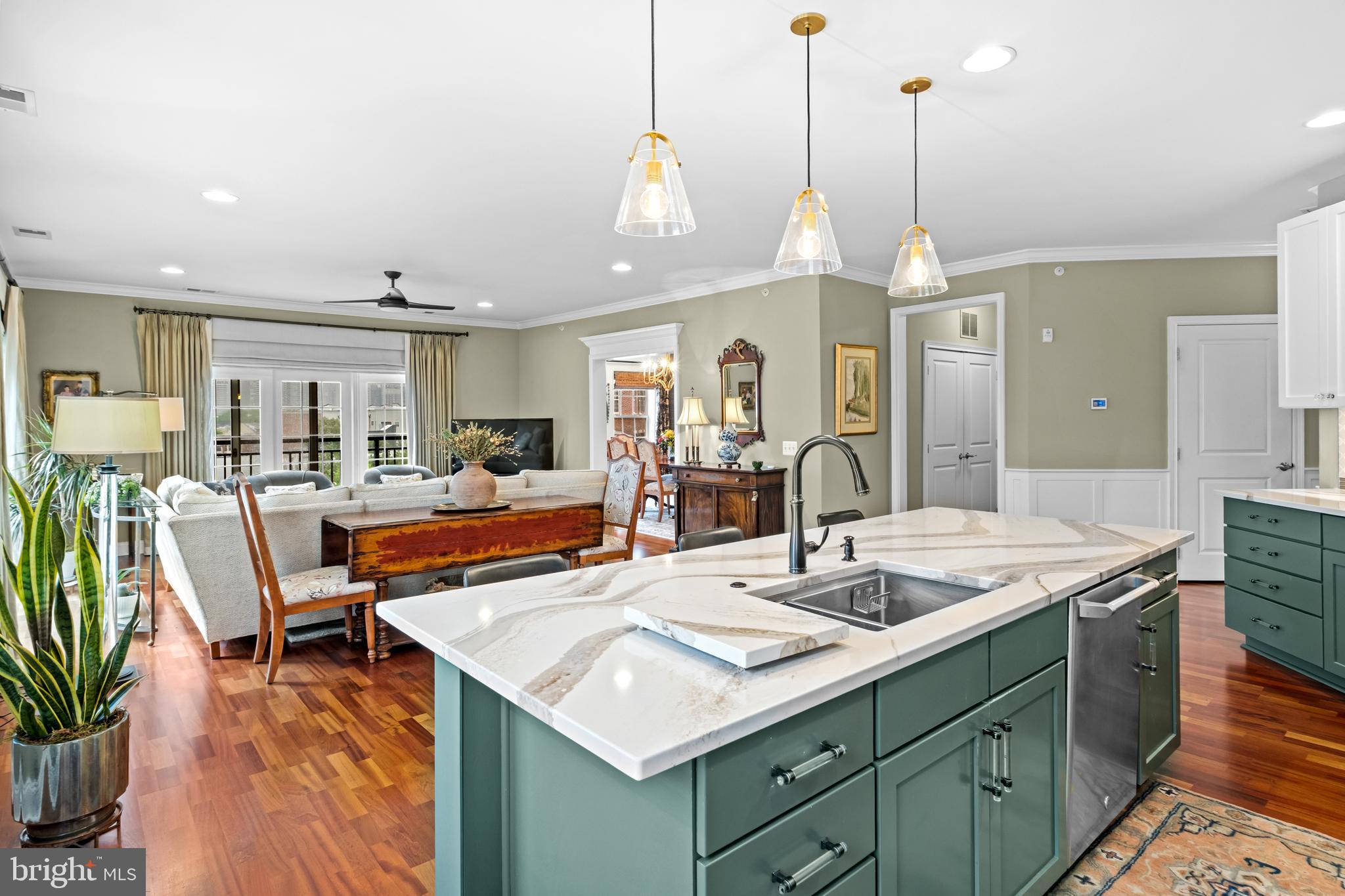 NAVAL SQUARE - Residential