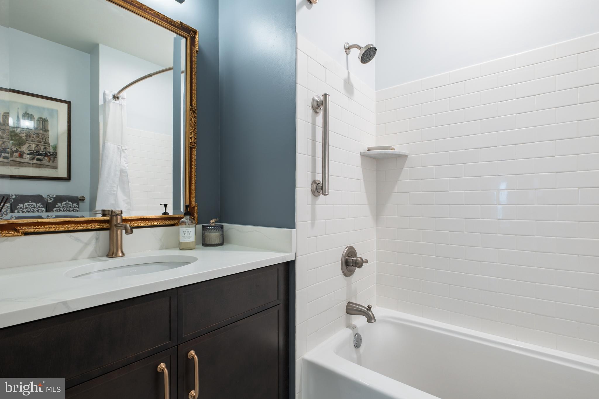 NAVAL SQUARE - Residential