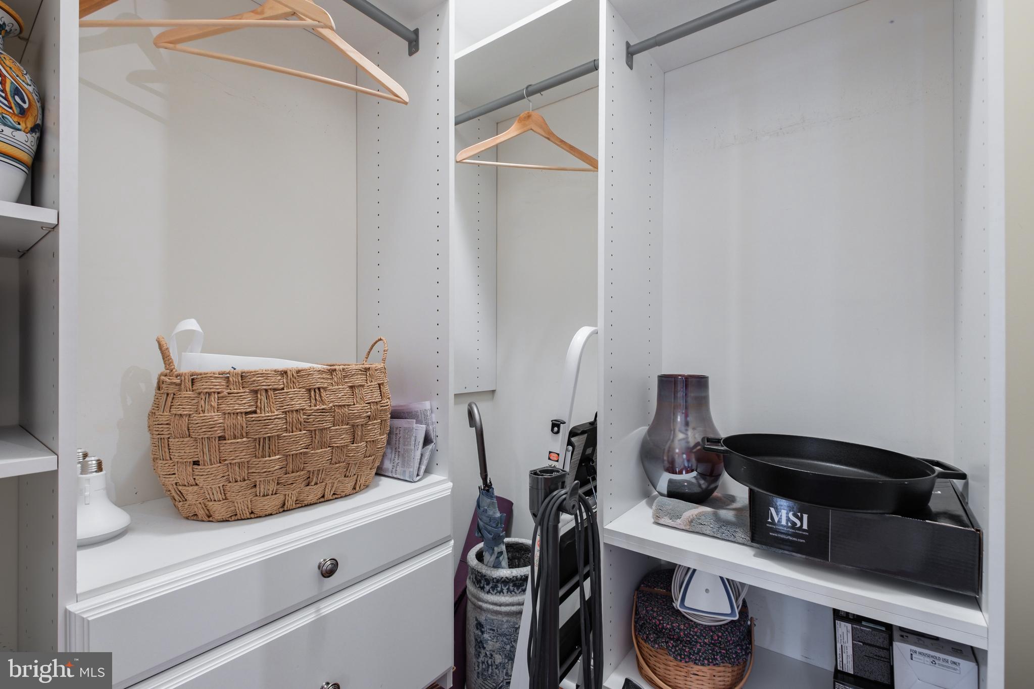 NAVAL SQUARE - Residential