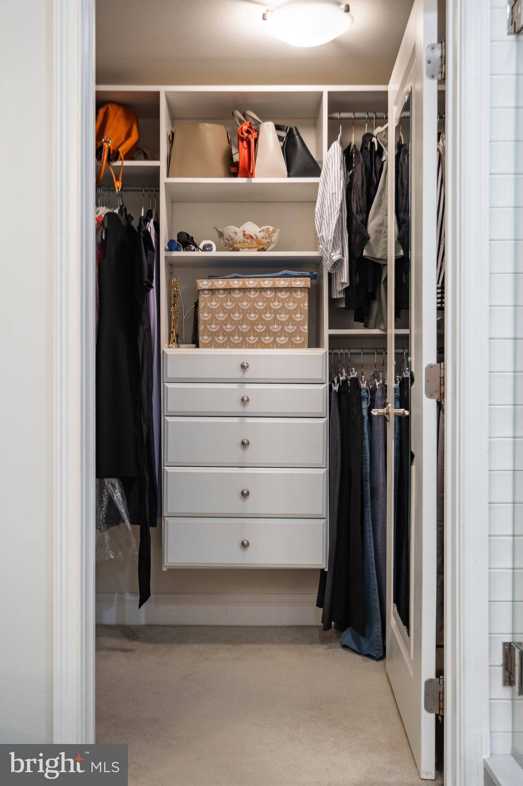 NAVAL SQUARE - Residential