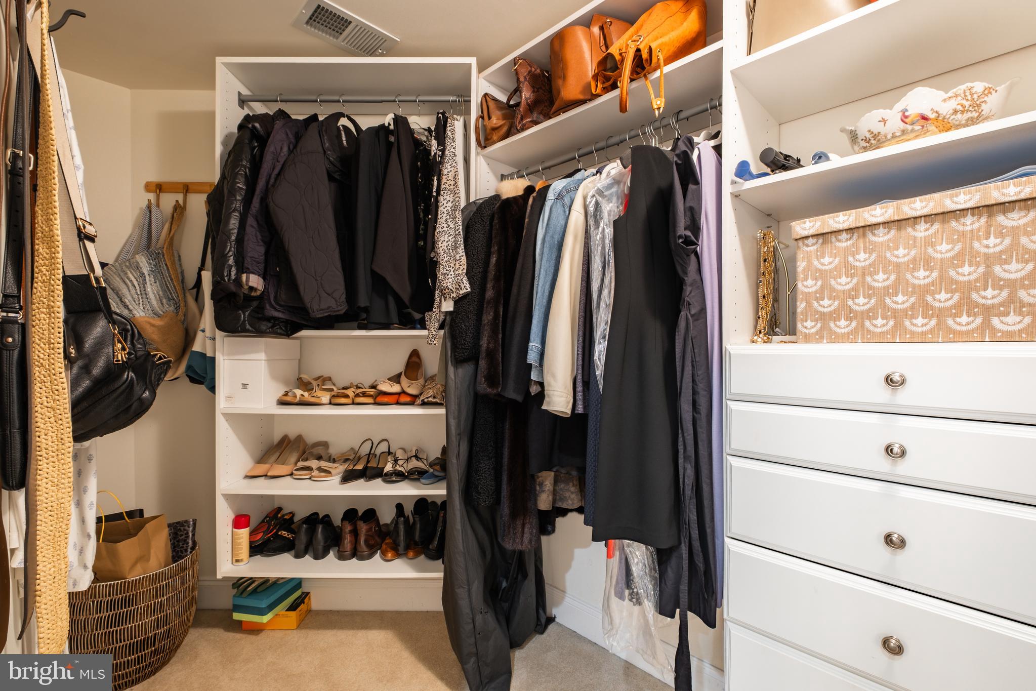 NAVAL SQUARE - Residential