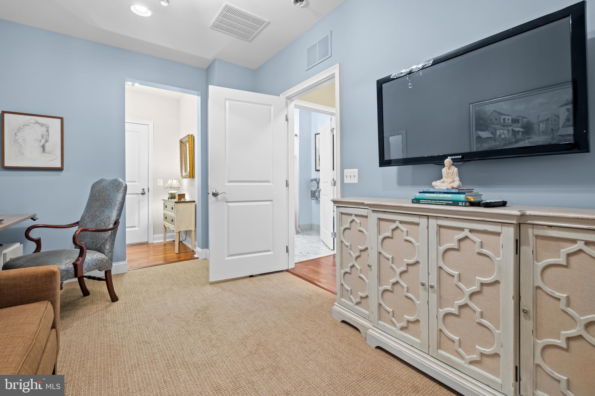 NAVAL SQUARE - Residential