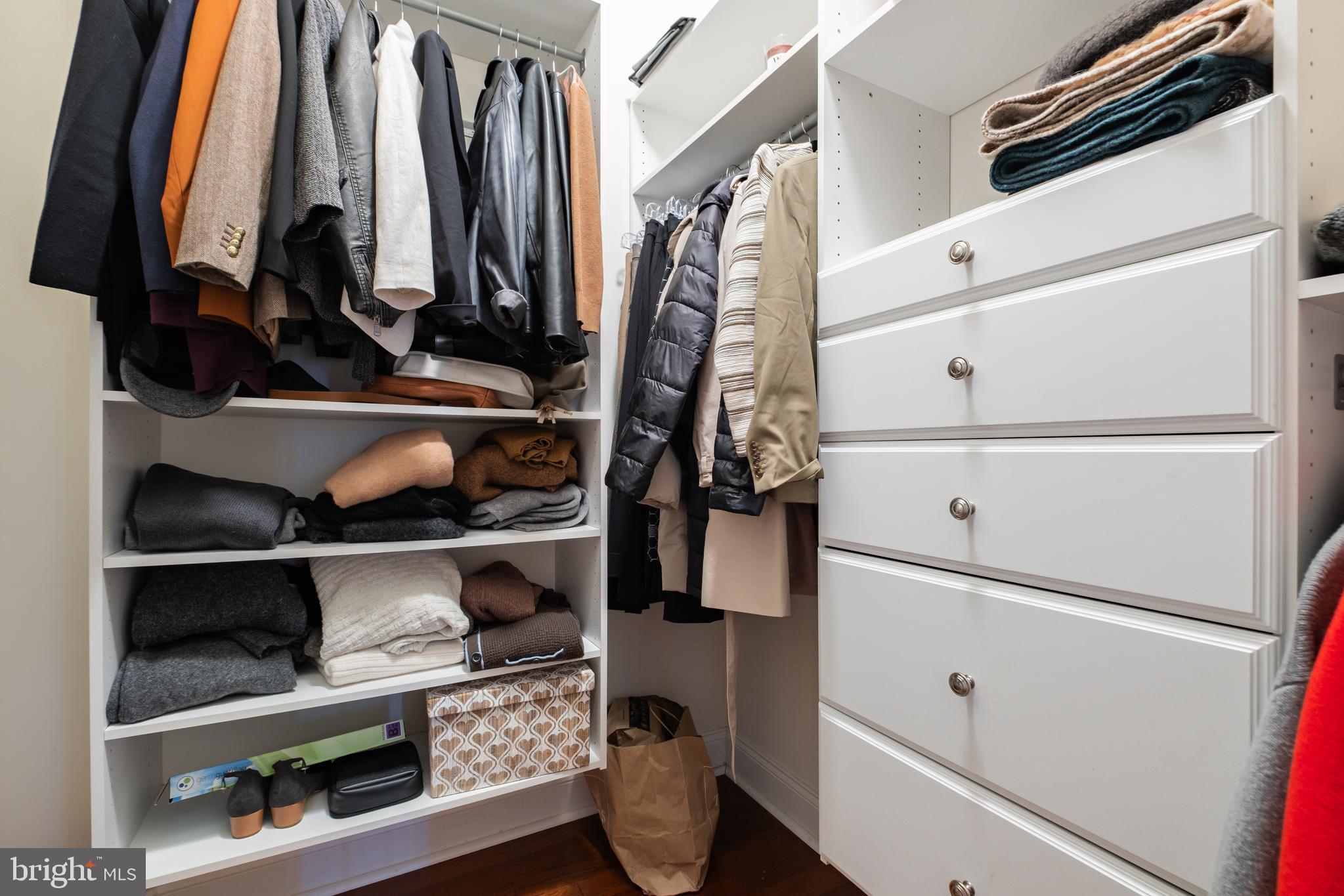 NAVAL SQUARE - Residential