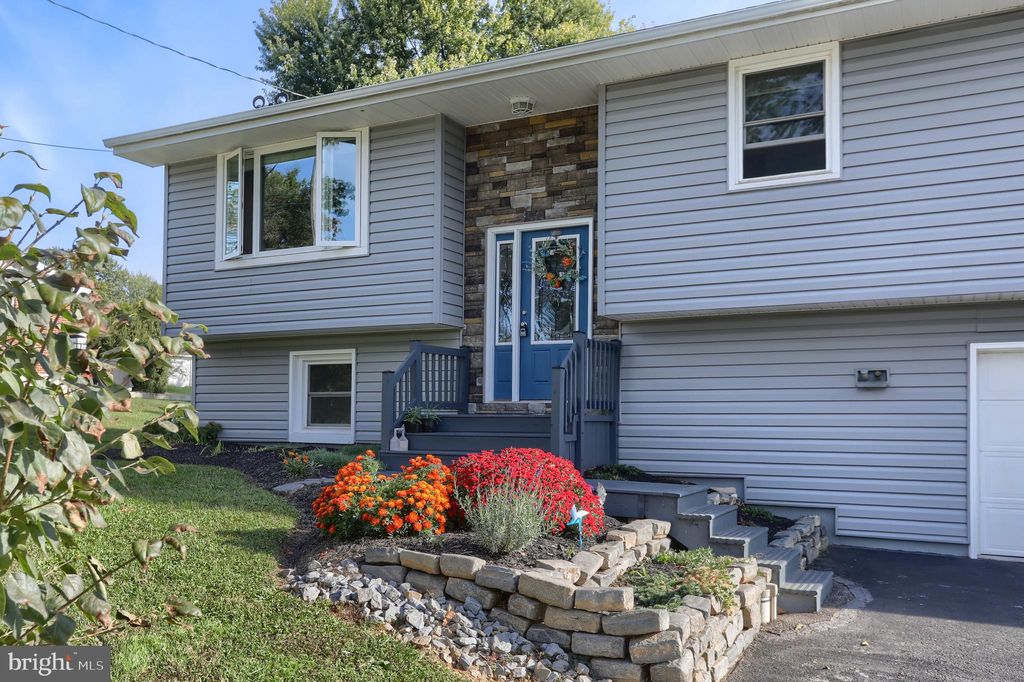 Photo of 261 Kathy Court, LEBANON, PA 17042 (MLS # PALN2023162)