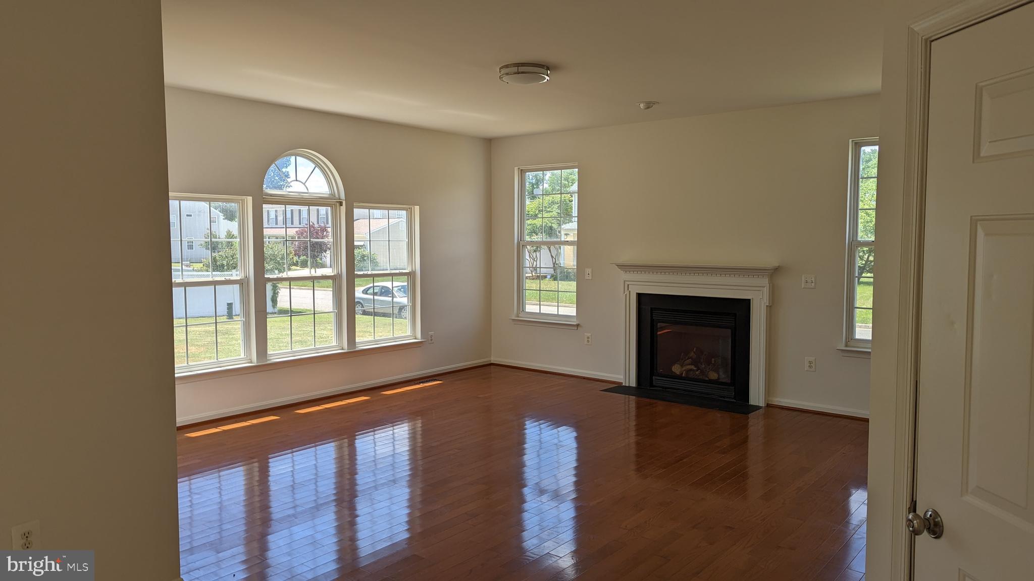 FERRY DOCK CROSSING - Residential