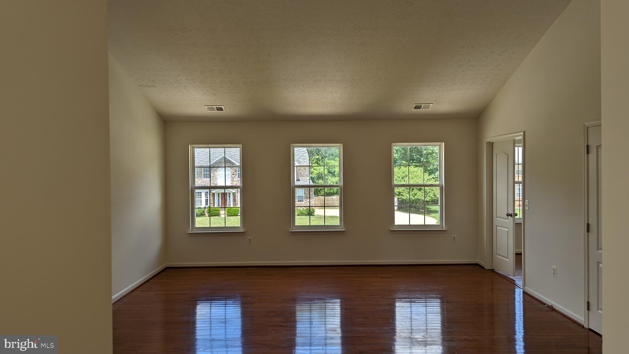 FERRY DOCK CROSSING - Residential