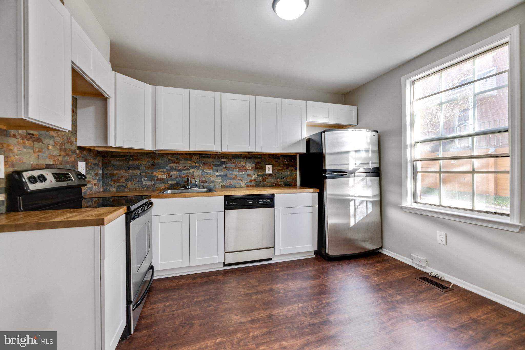 COURTLAND WOODS - Residential