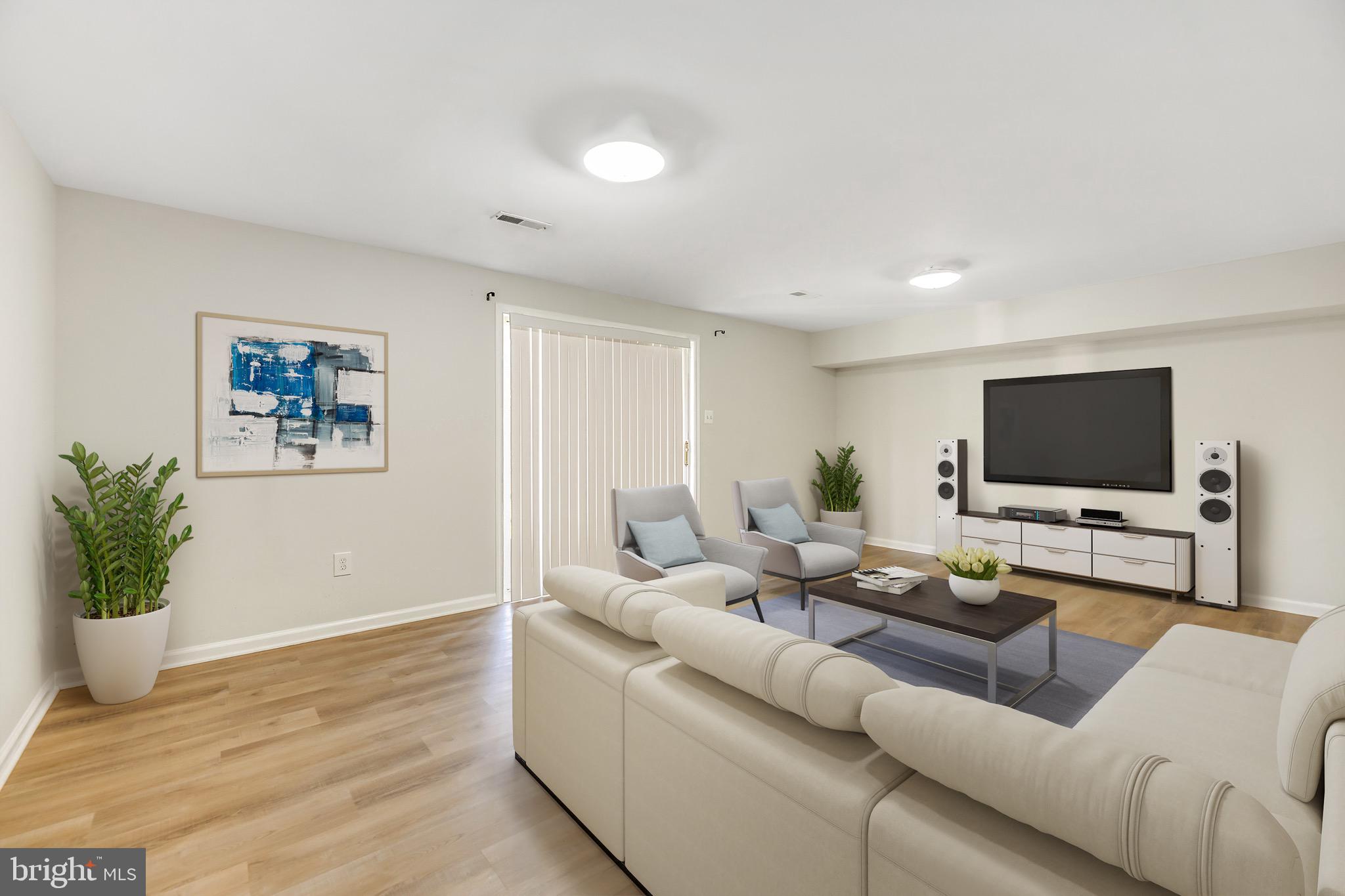 COURTLAND WOODS - Residential