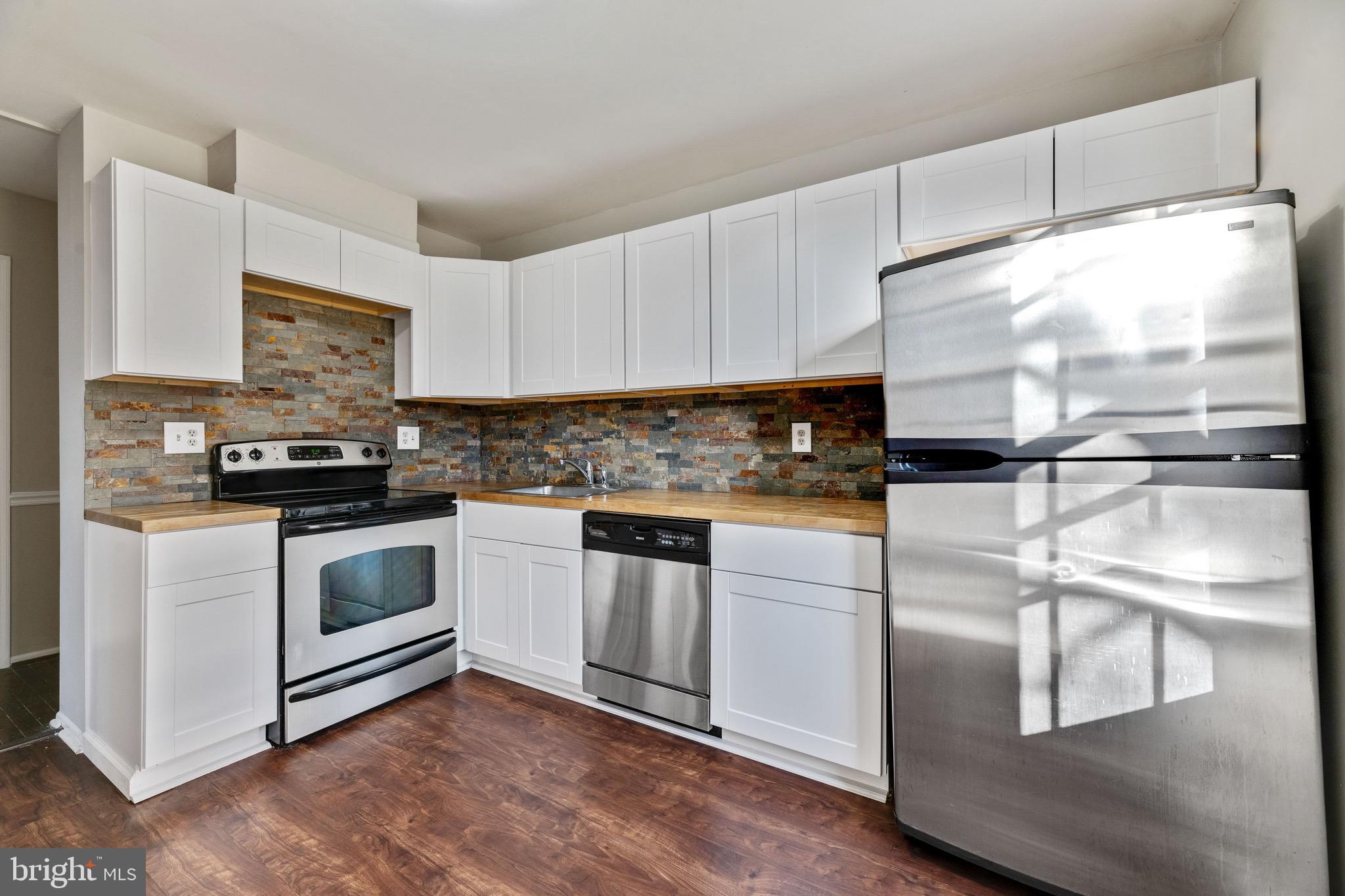 COURTLAND WOODS - Residential