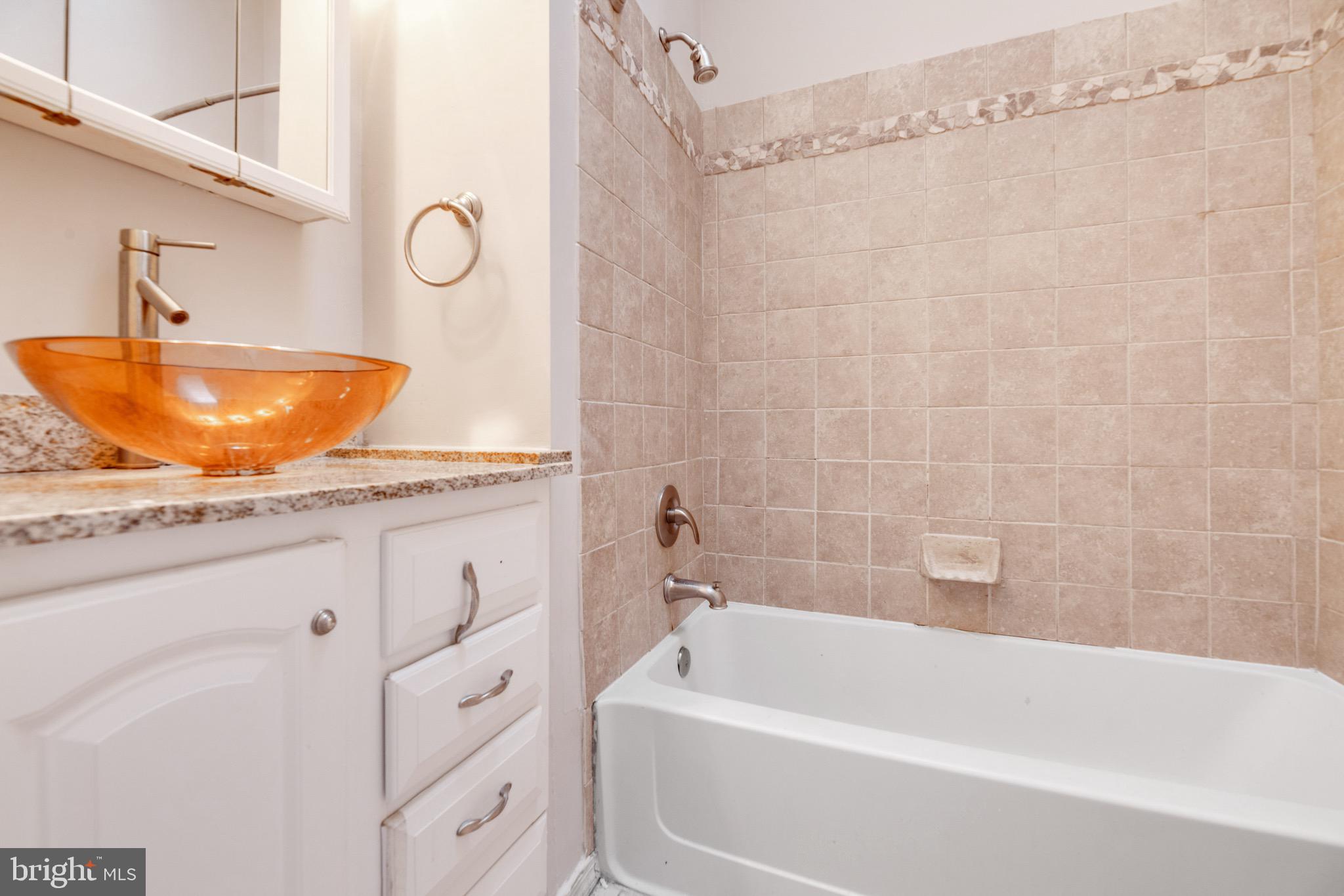 COURTLAND WOODS - Residential