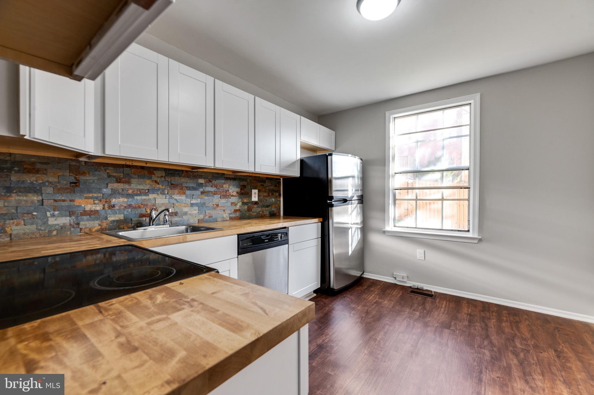 COURTLAND WOODS - Residential