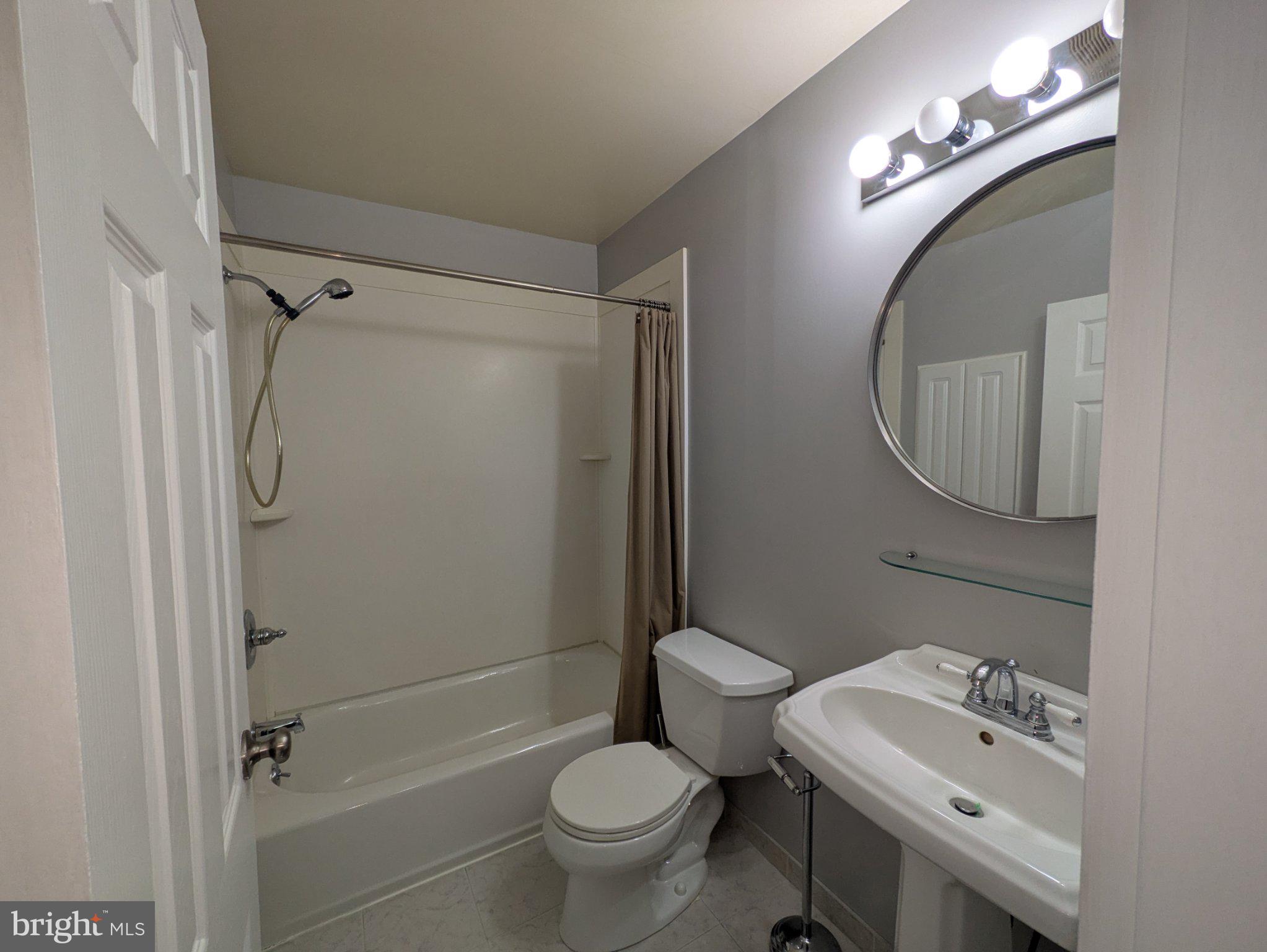 CONTEMPORARY VLG - Residential