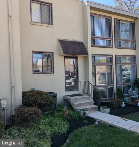 100 Glenolden Ave E Unit U-20, Glenolden, PA 19036 - MLS#: PADE2112306