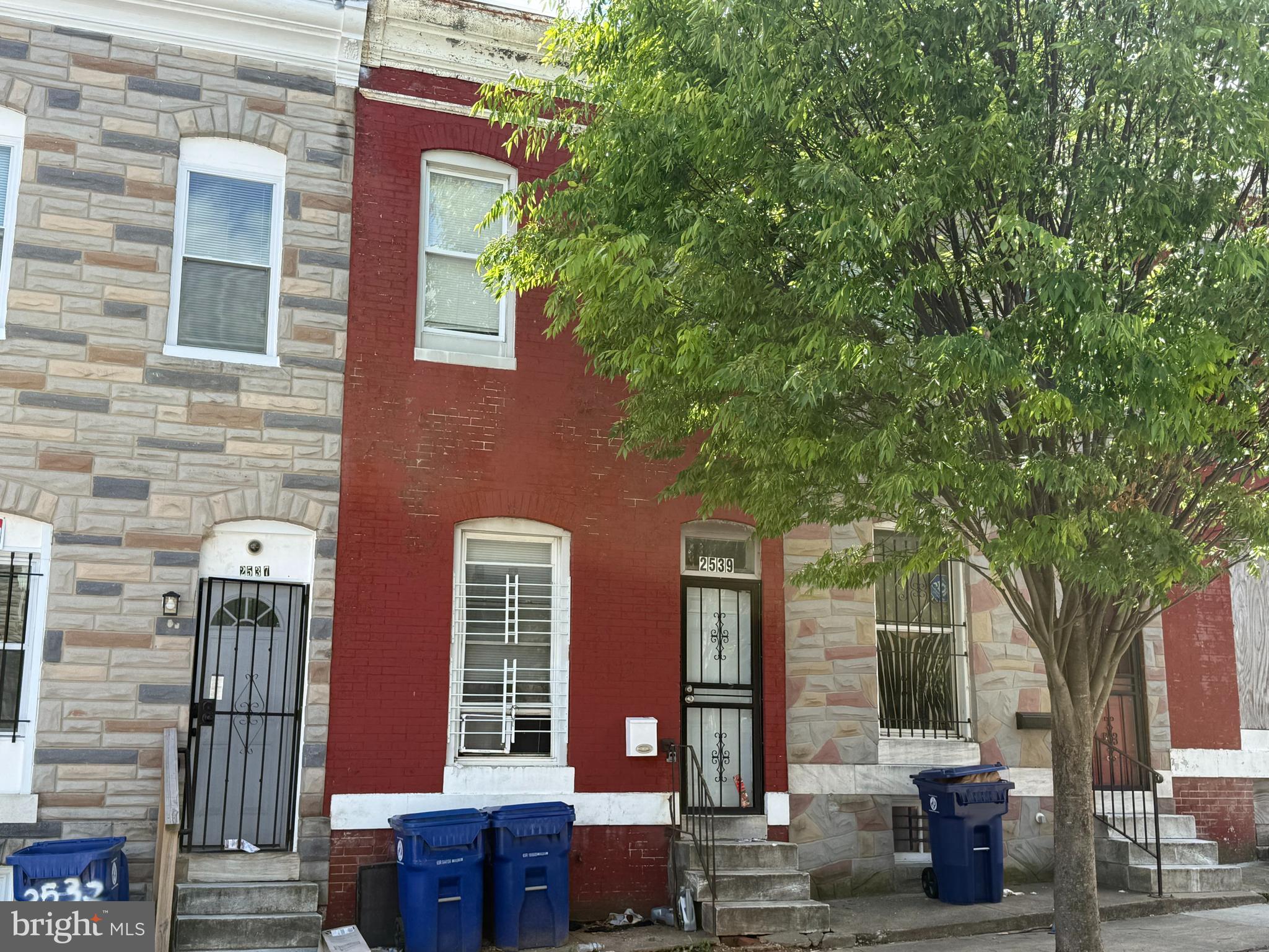 2539 HOLLINS STREET