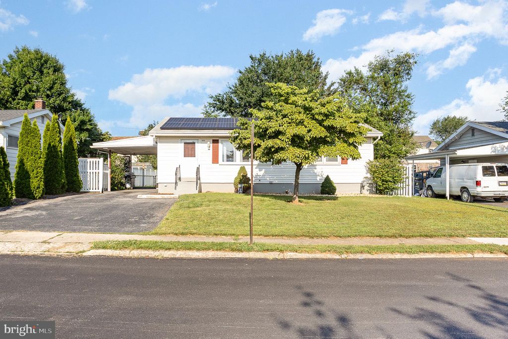 Photo of 820 Gunnison Road, YORK, PA 17404 (MLS # PAYK2091262)