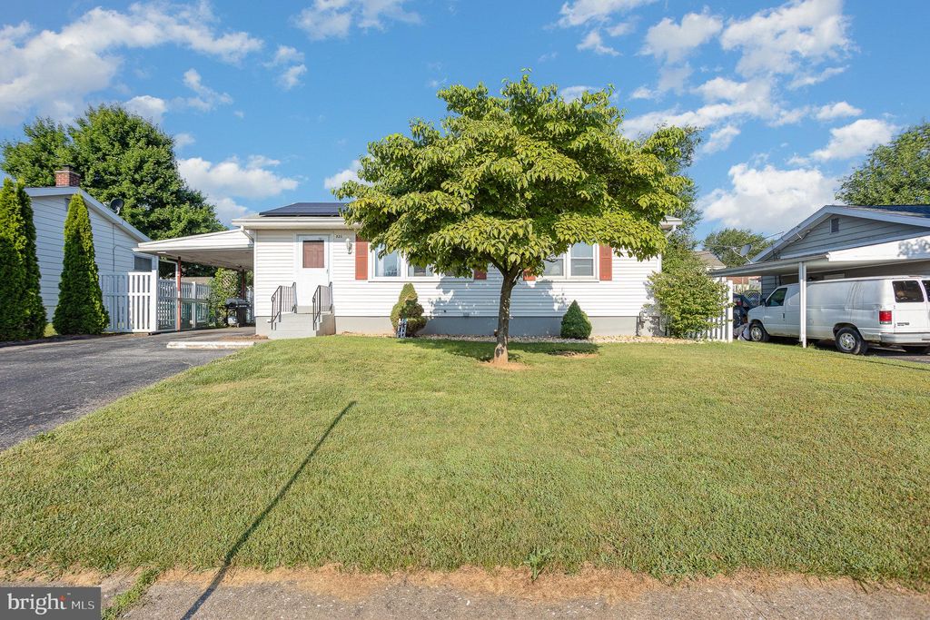 Photo of 820 Gunnison Road, YORK, PA 17404 (MLS # PAYK2091262)
