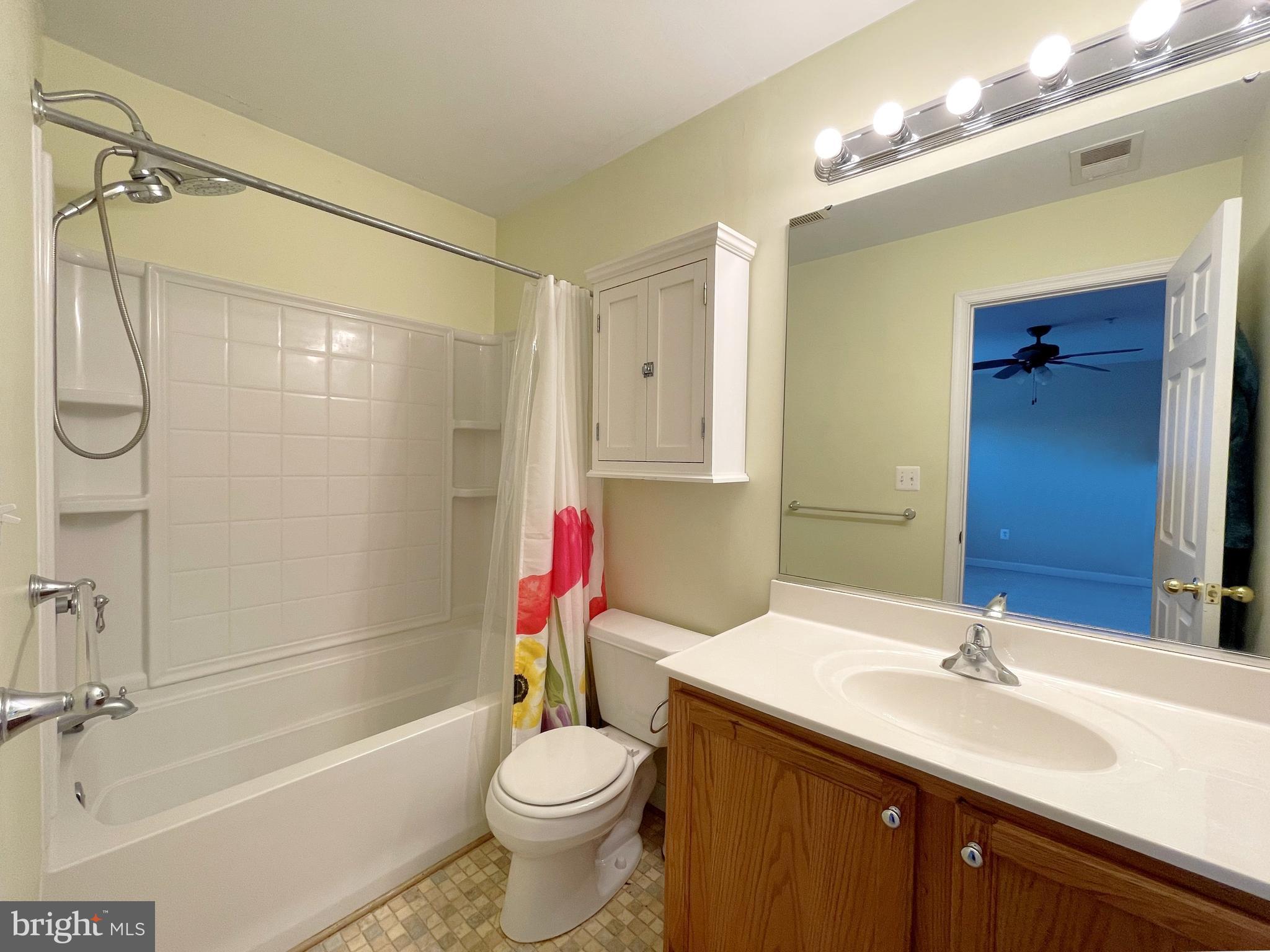 VILLAS ON WATERS EDGE - Residential Lease