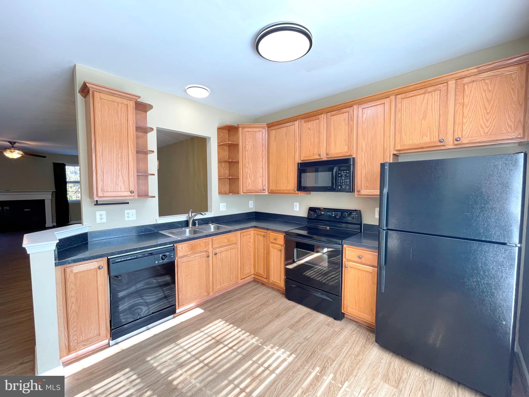 VILLAS ON WATERS EDGE - Residential Lease