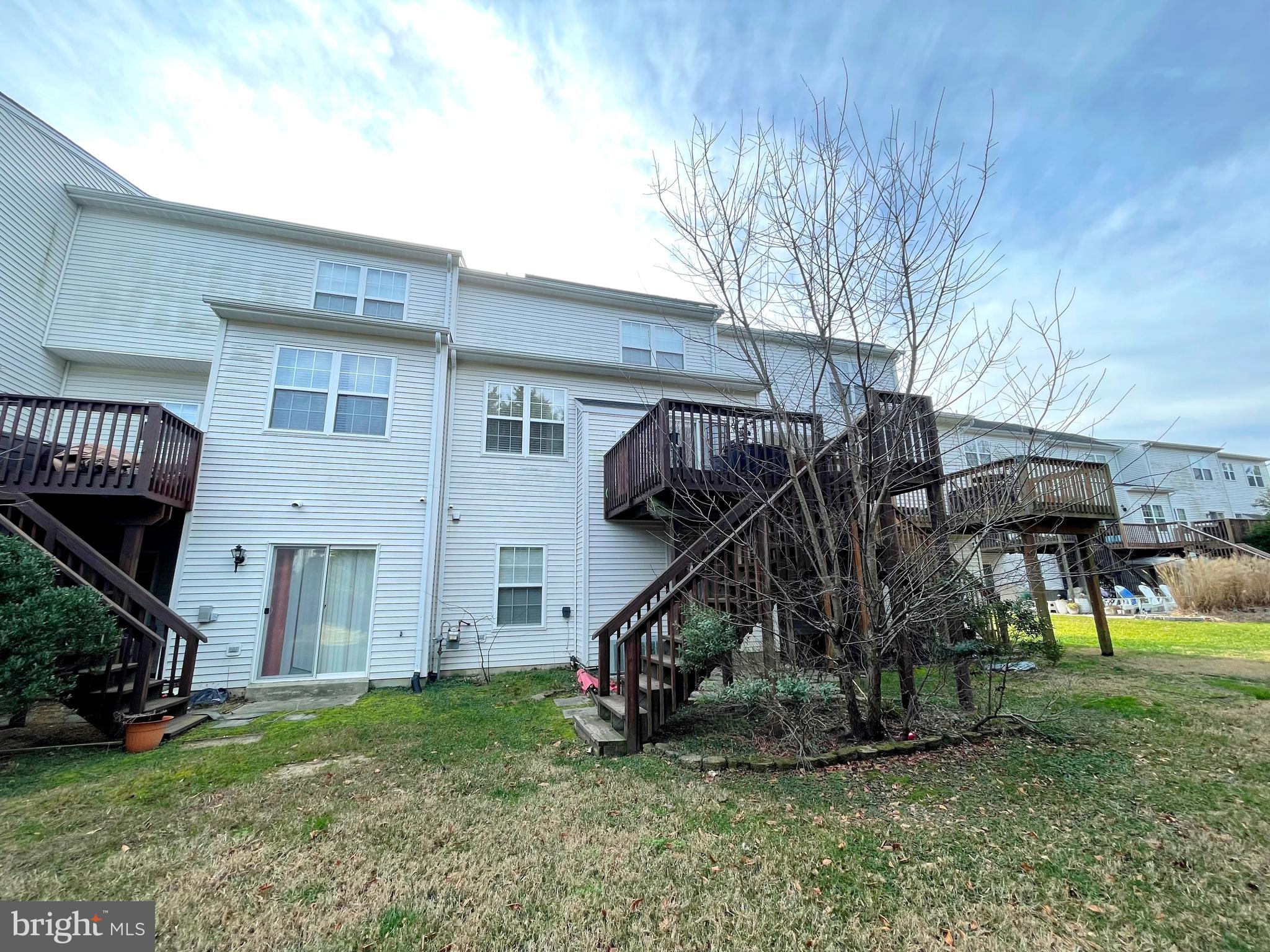 VILLAS ON WATERS EDGE - Residential Lease