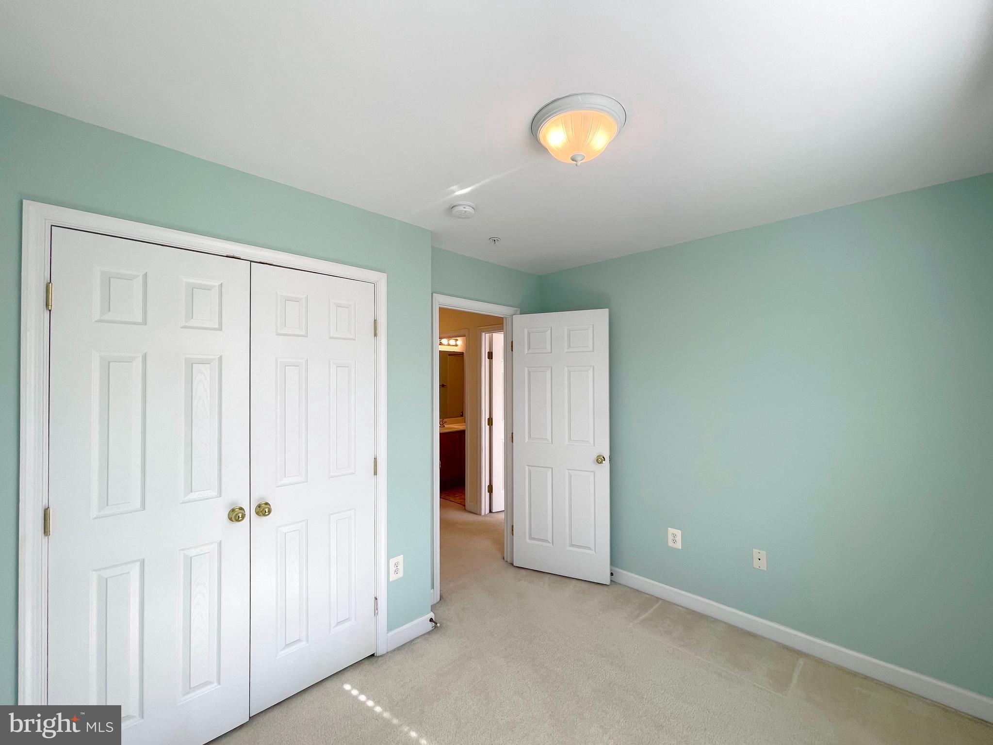 VILLAS ON WATERS EDGE - Residential Lease