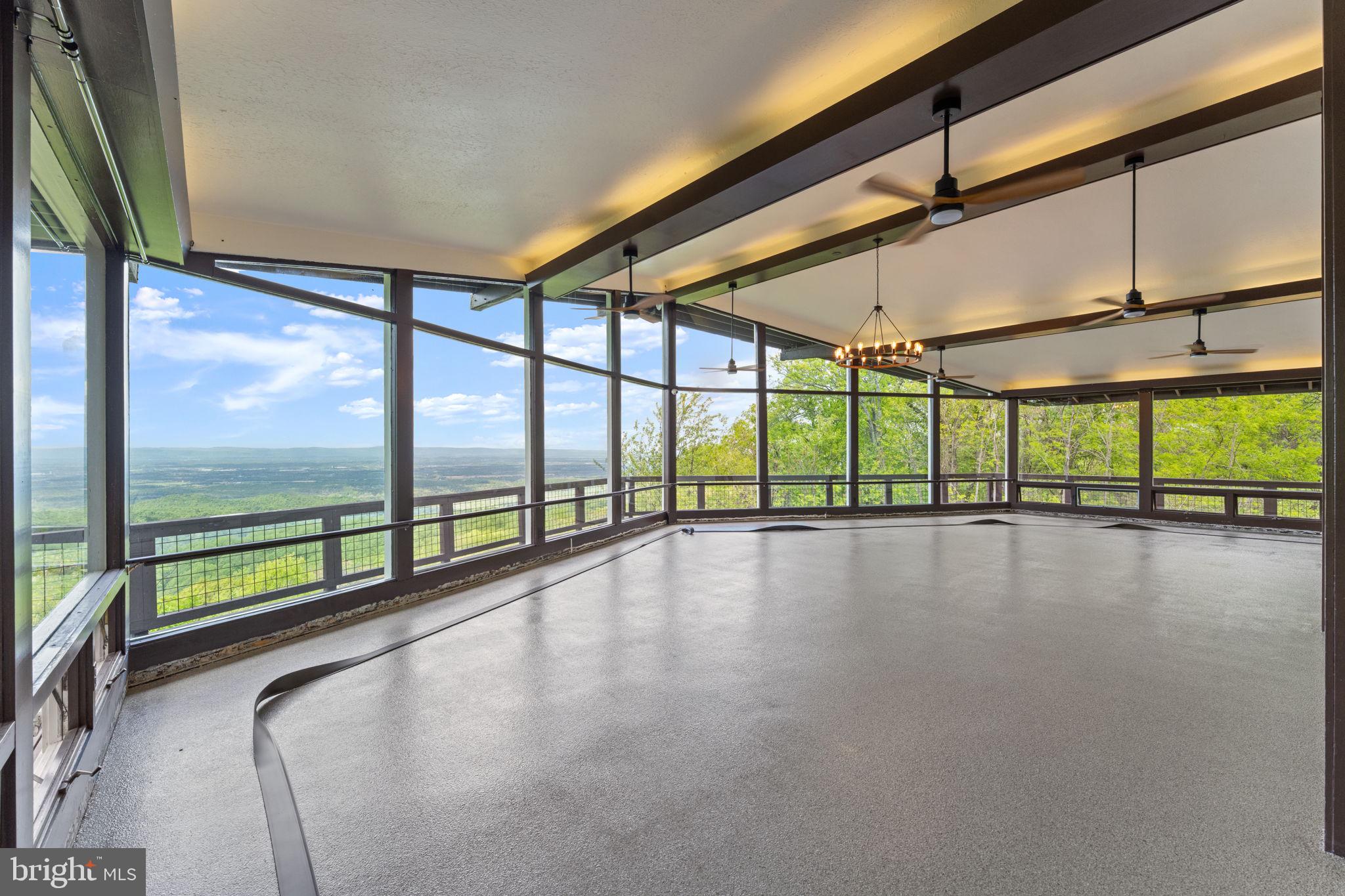 BLUE MOUNTAIN - Residential