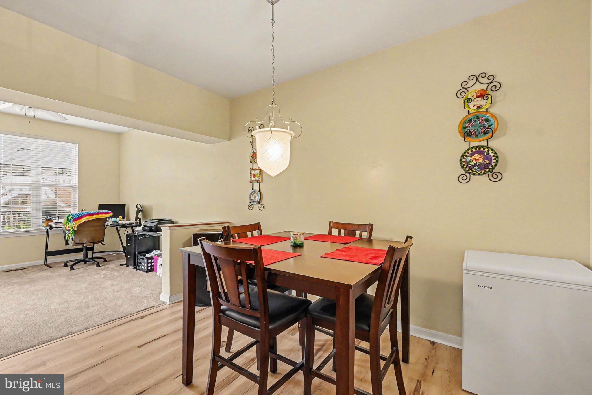 CONSTANT FRIENDSHIP - Residential