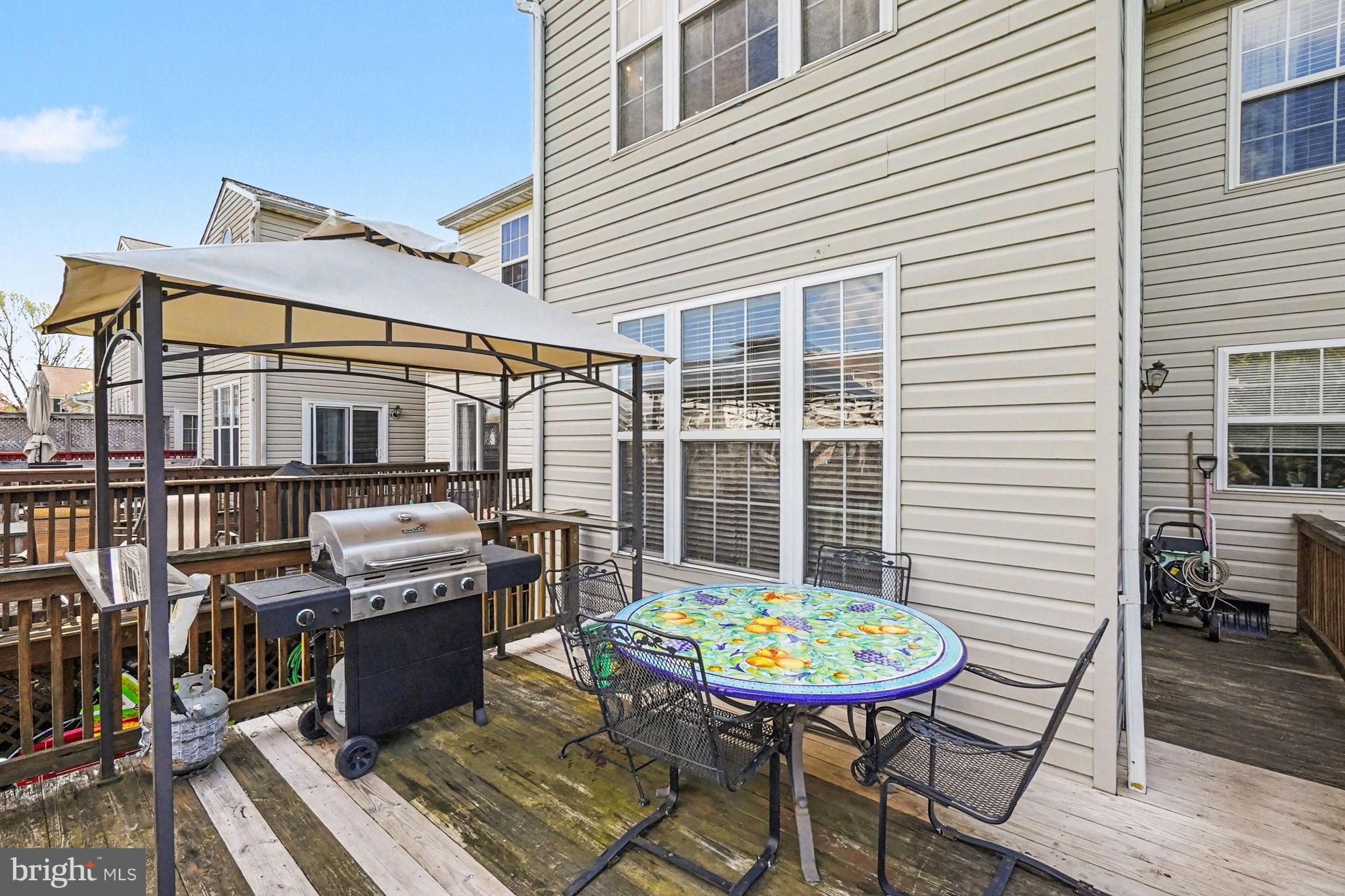 CONSTANT FRIENDSHIP - Residential