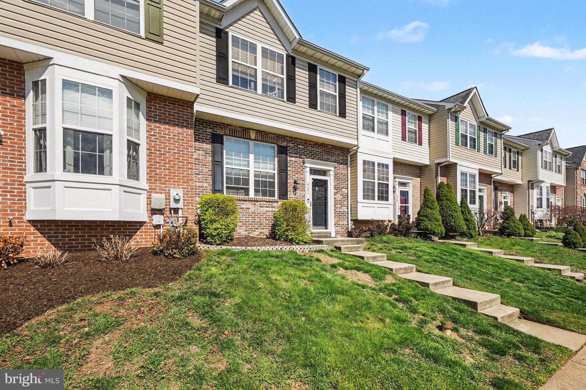 CONSTANT FRIENDSHIP - Residential