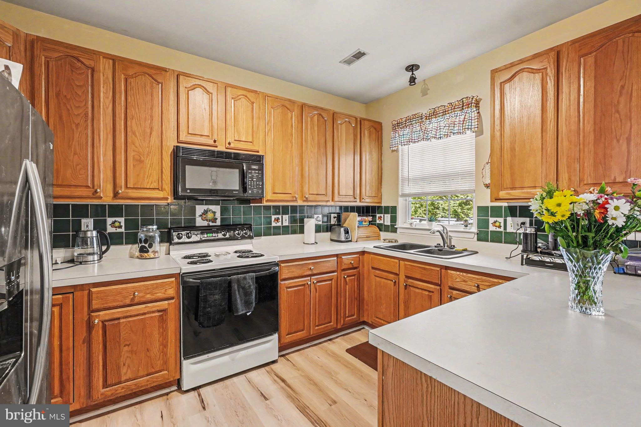 CONSTANT FRIENDSHIP - Residential