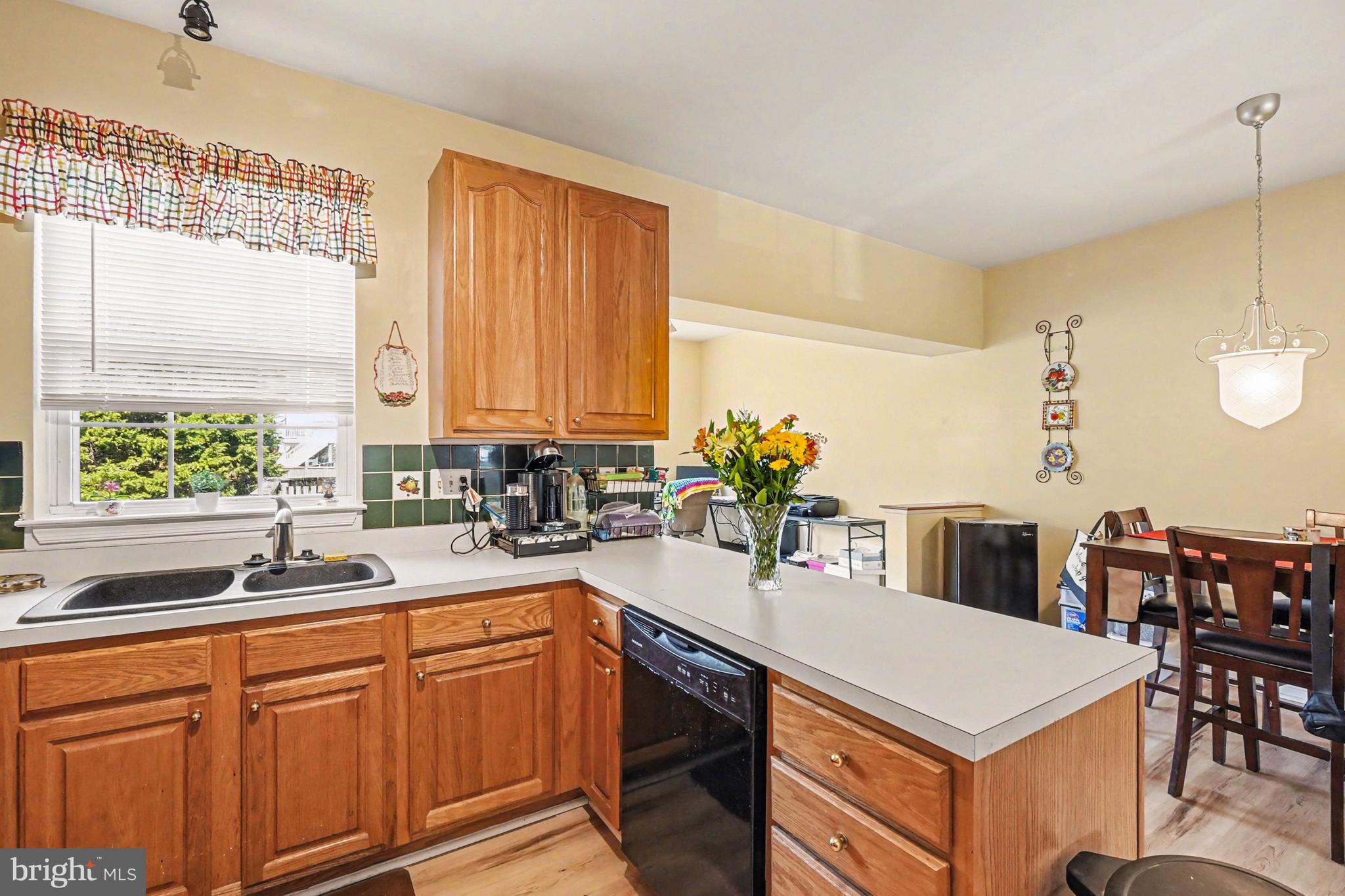 CONSTANT FRIENDSHIP - Residential