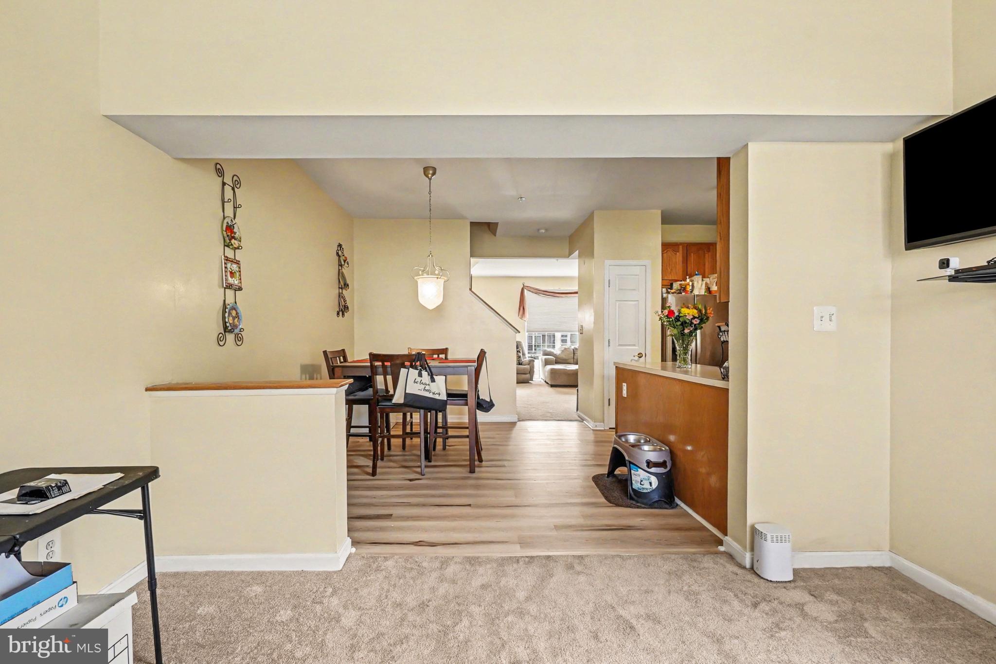 CONSTANT FRIENDSHIP - Residential