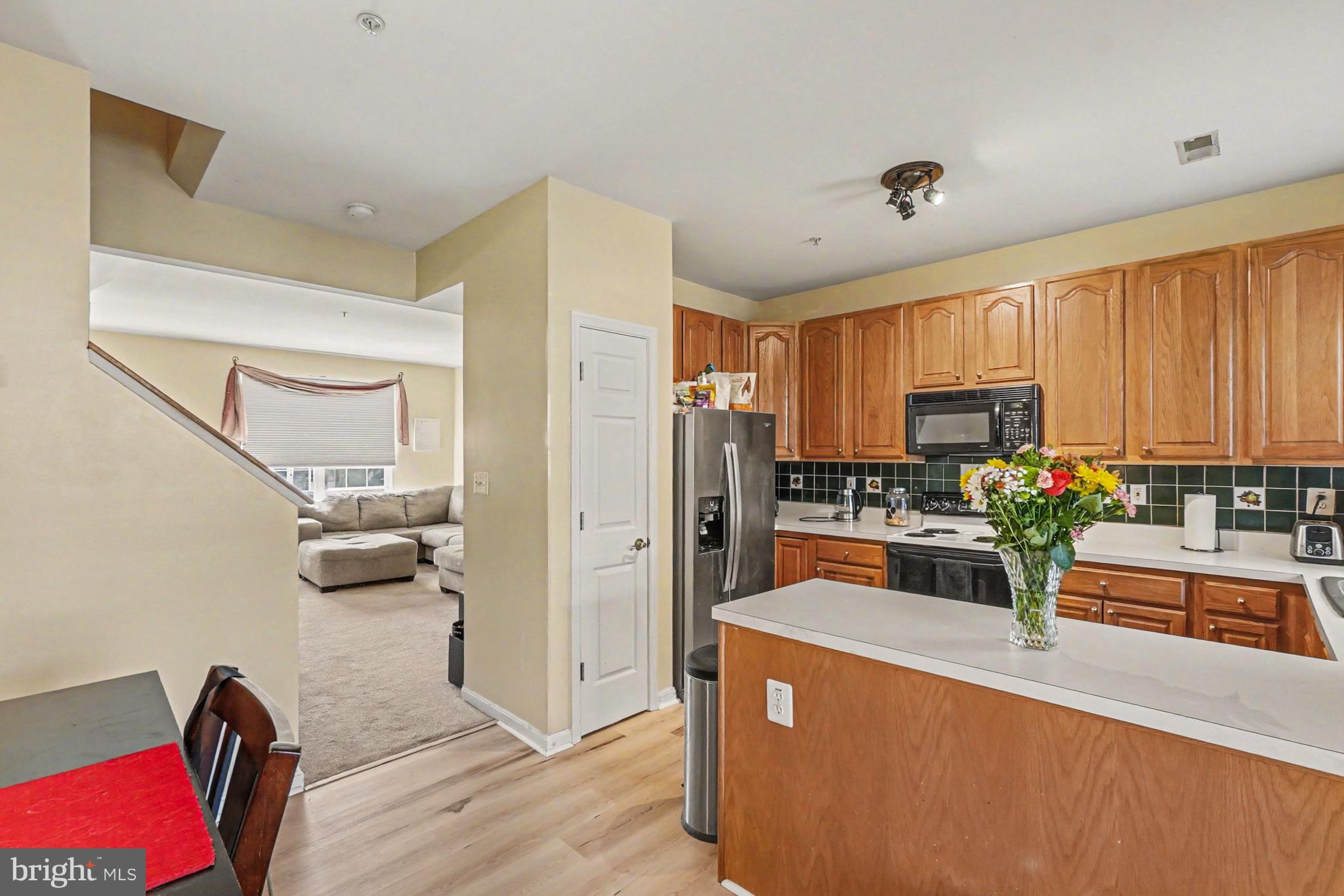 CONSTANT FRIENDSHIP - Residential