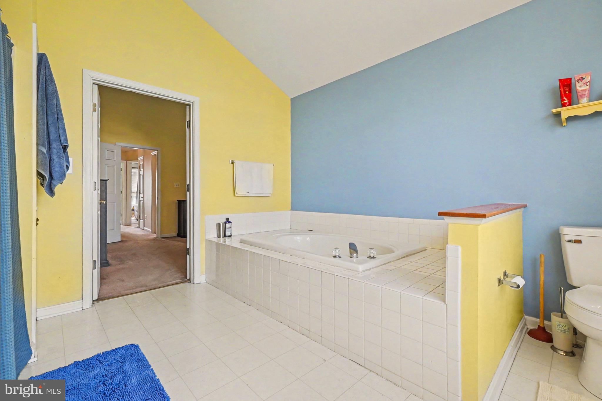 CONSTANT FRIENDSHIP - Residential