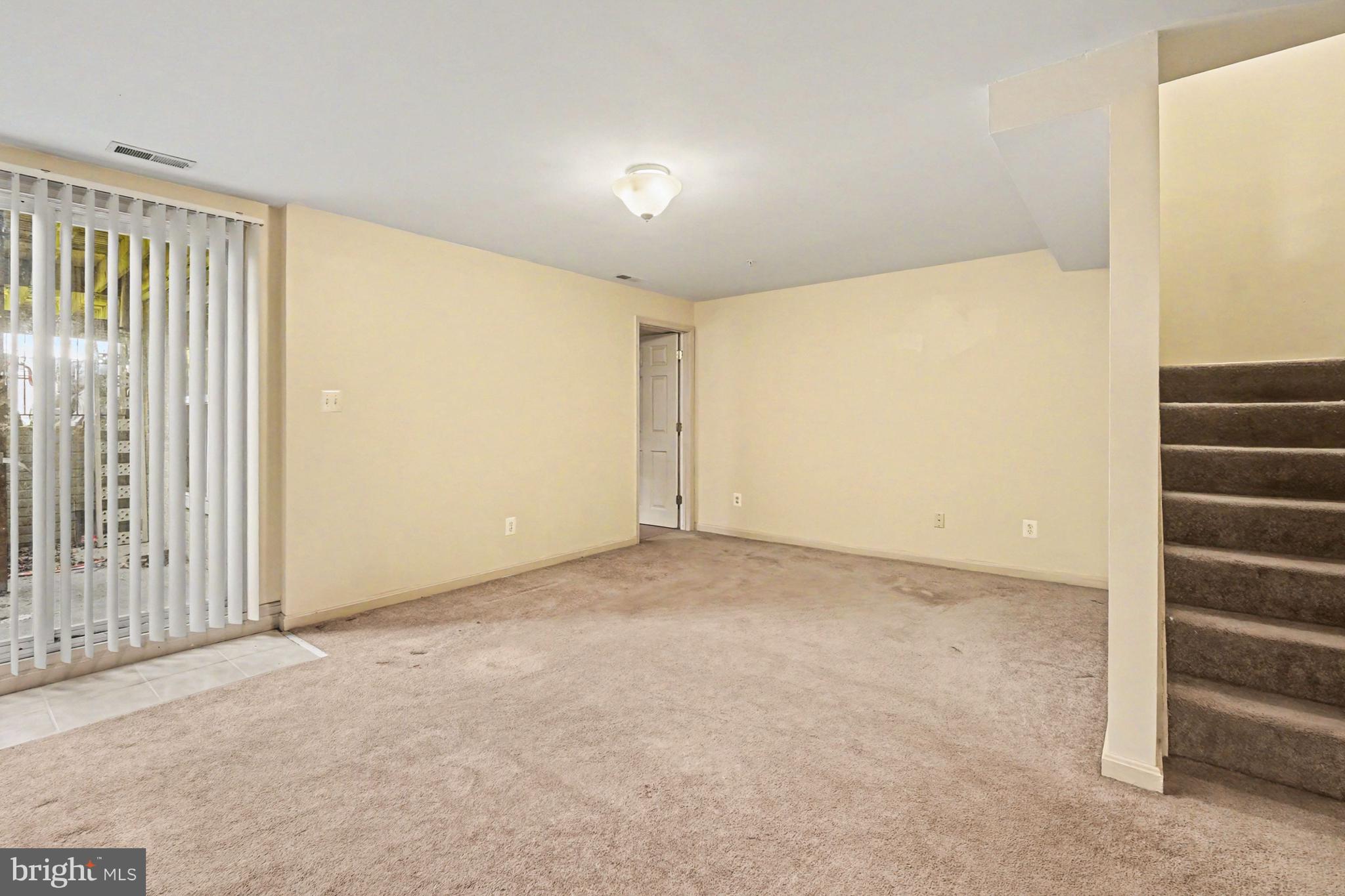 CONSTANT FRIENDSHIP - Residential