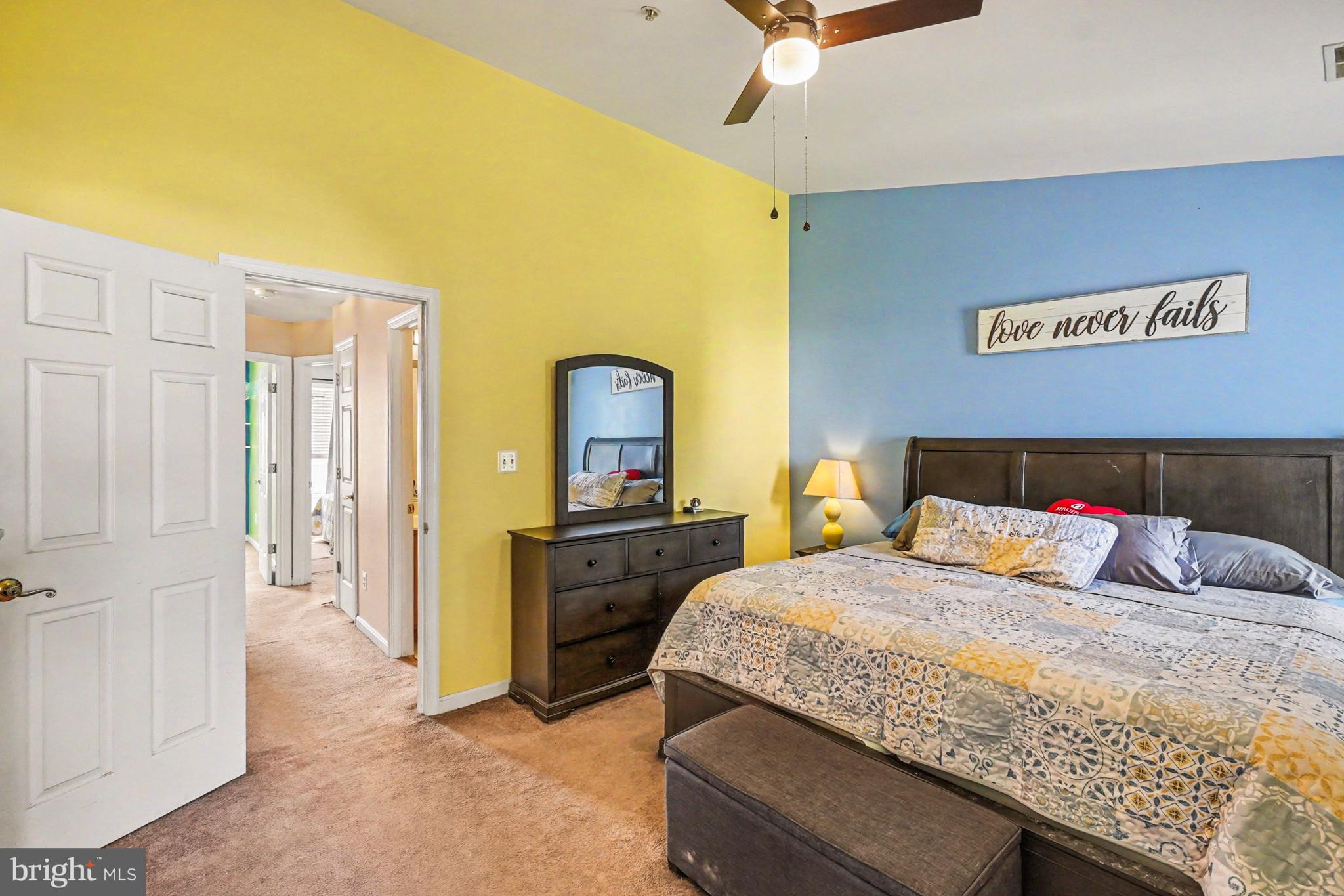 CONSTANT FRIENDSHIP - Residential