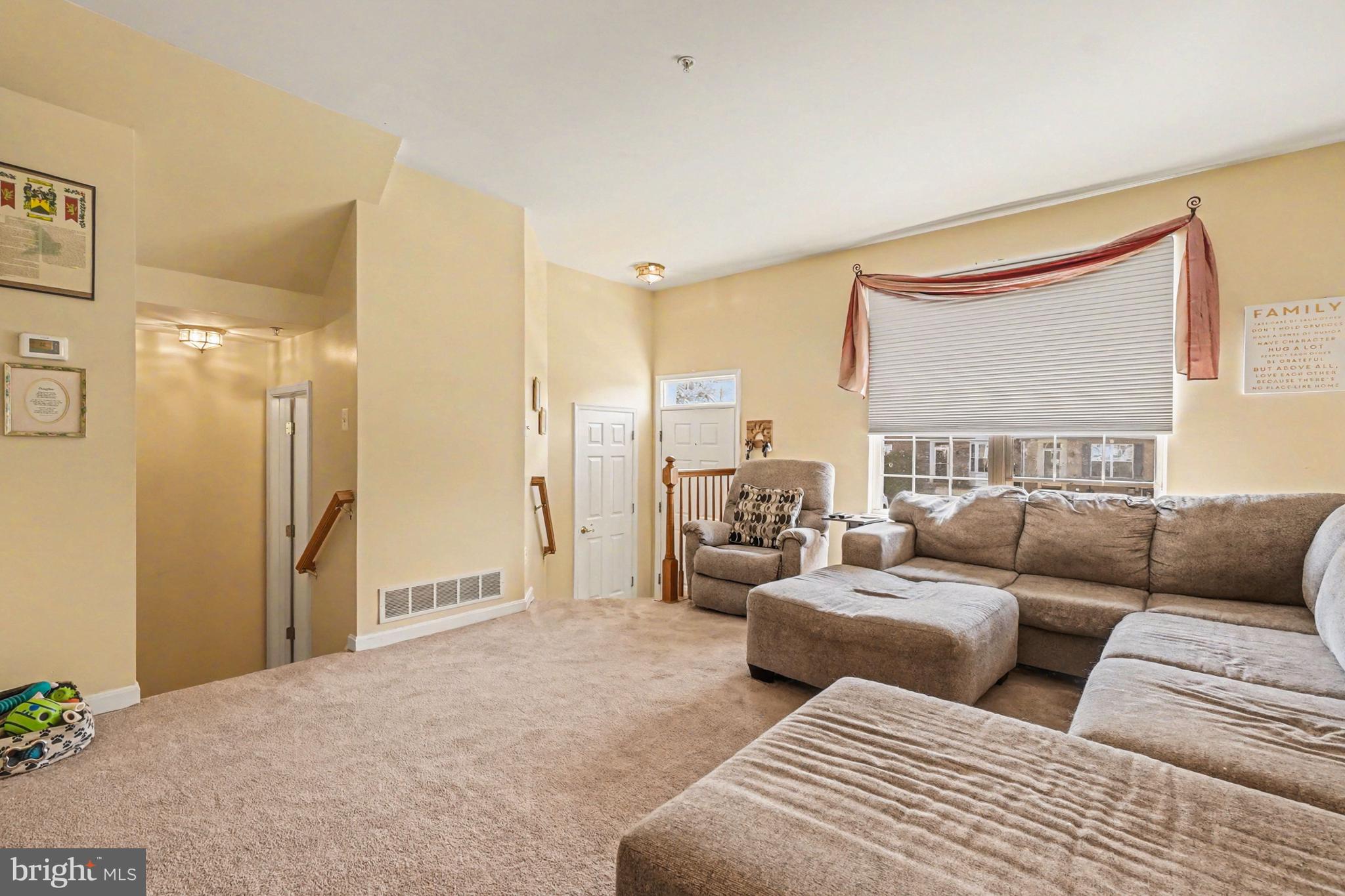 CONSTANT FRIENDSHIP - Residential