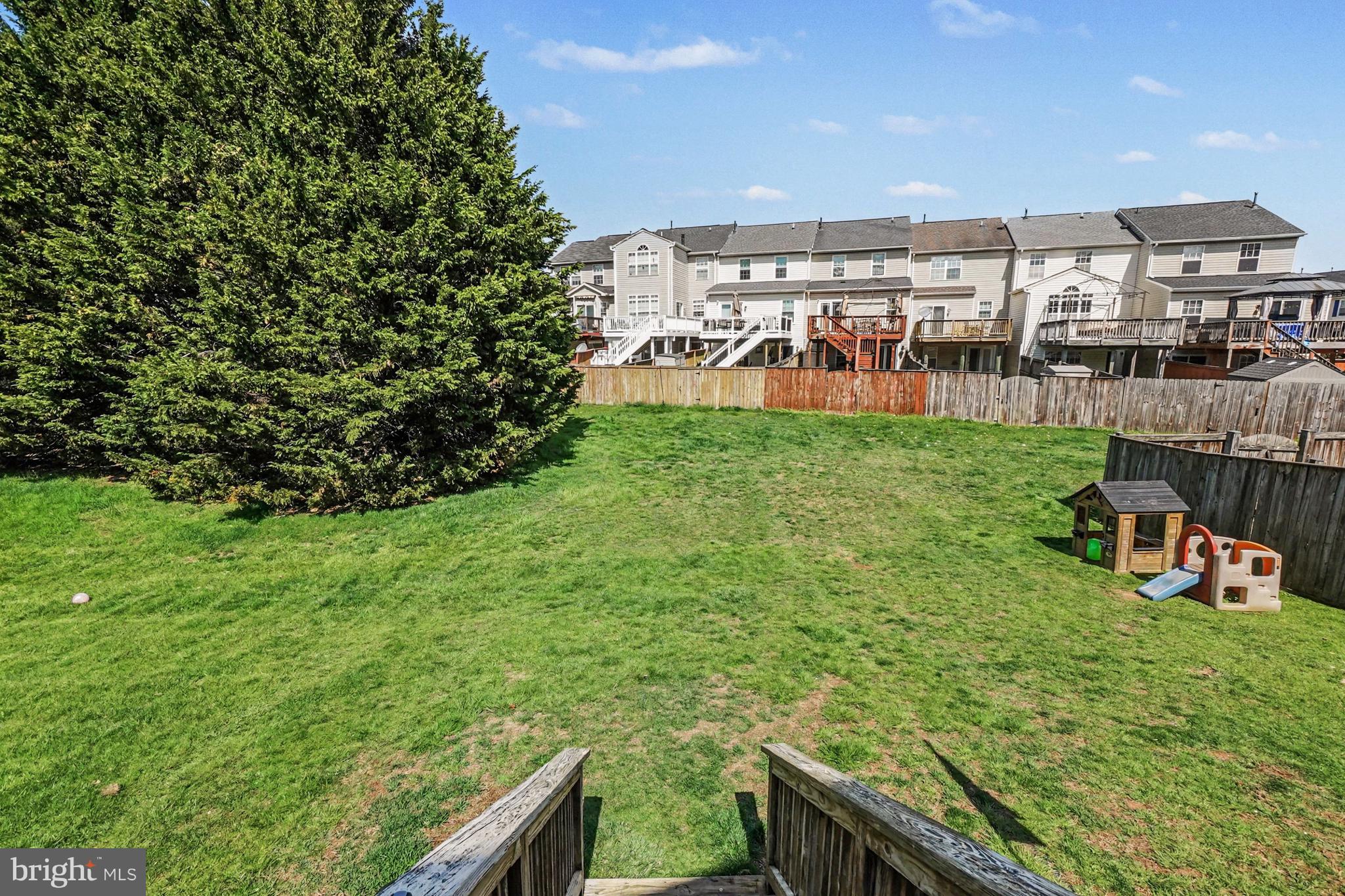 CONSTANT FRIENDSHIP - Residential