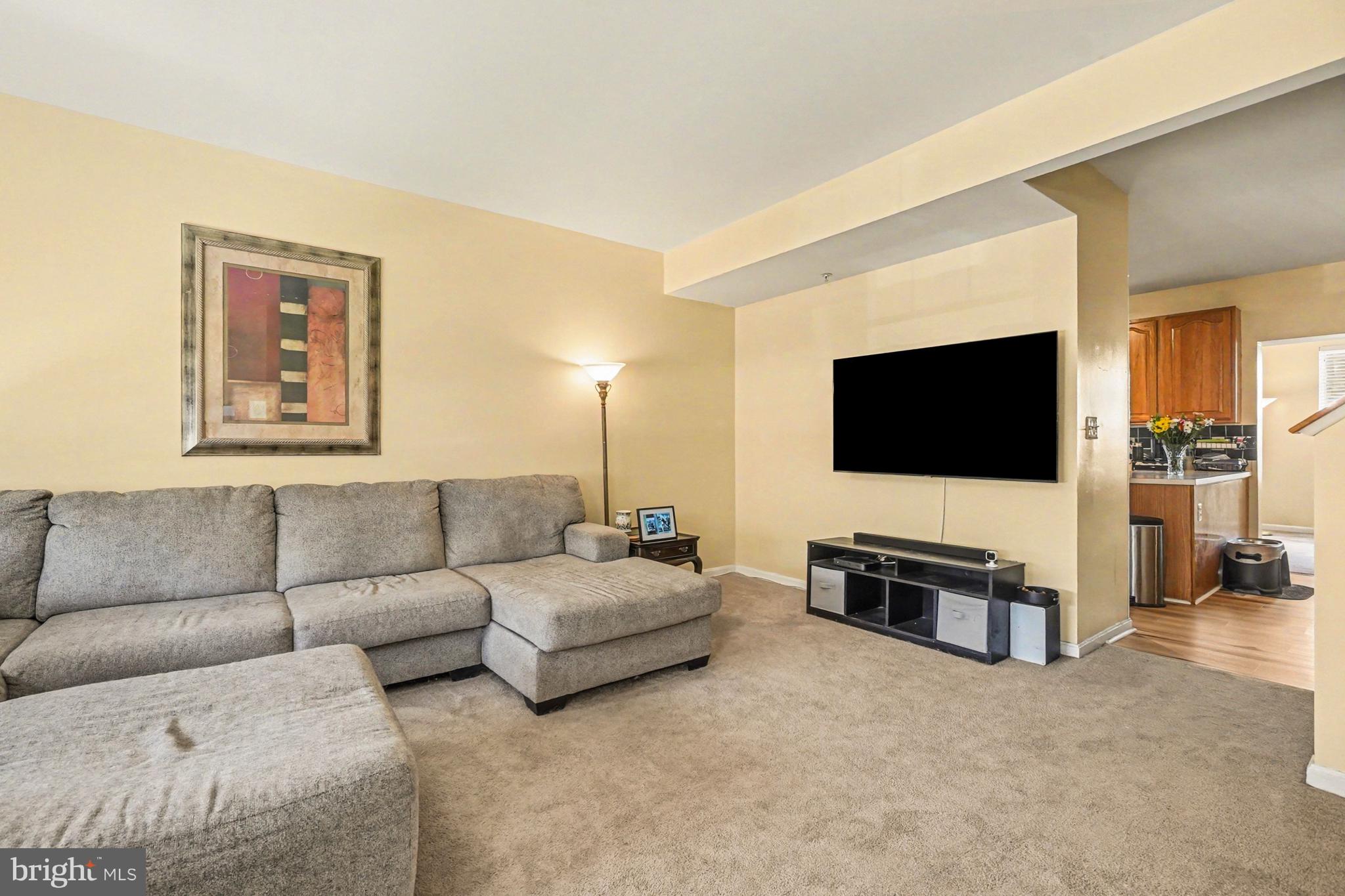 CONSTANT FRIENDSHIP - Residential