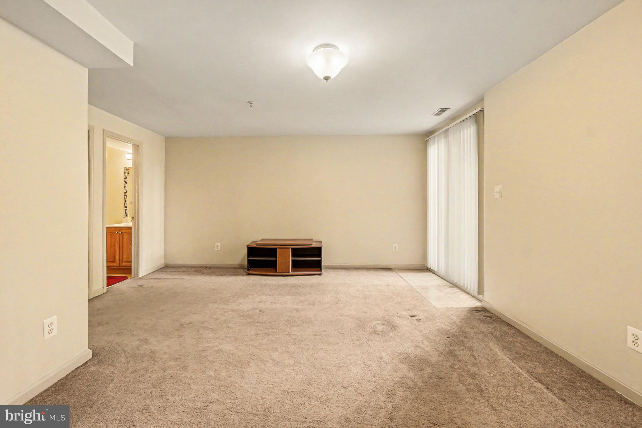 CONSTANT FRIENDSHIP - Residential