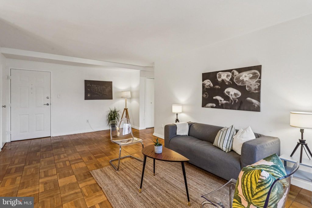 Photo of 3900 Tunlaw Road NW, WASHINGTON, DC 20007 (MLS # DCDC2232902)