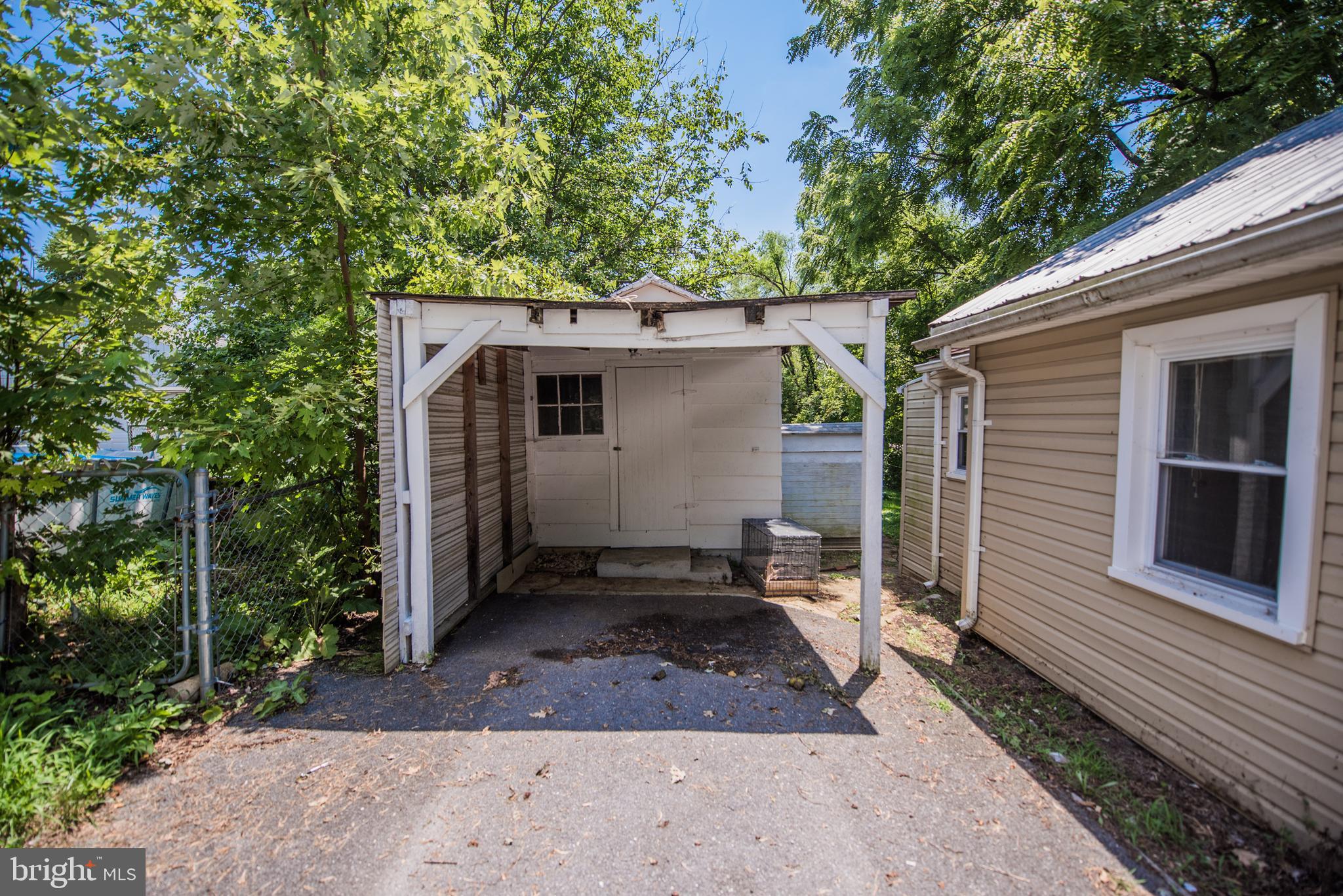 ROUND HILL - Residential