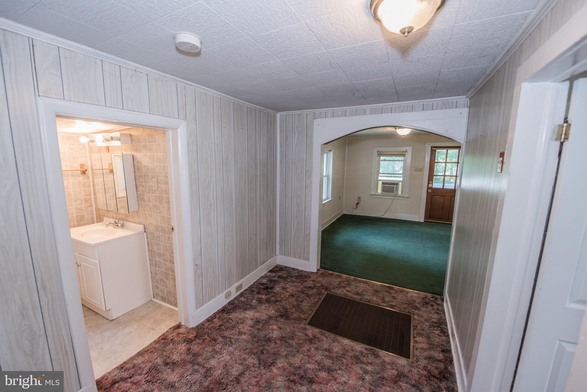 ROUND HILL - Residential