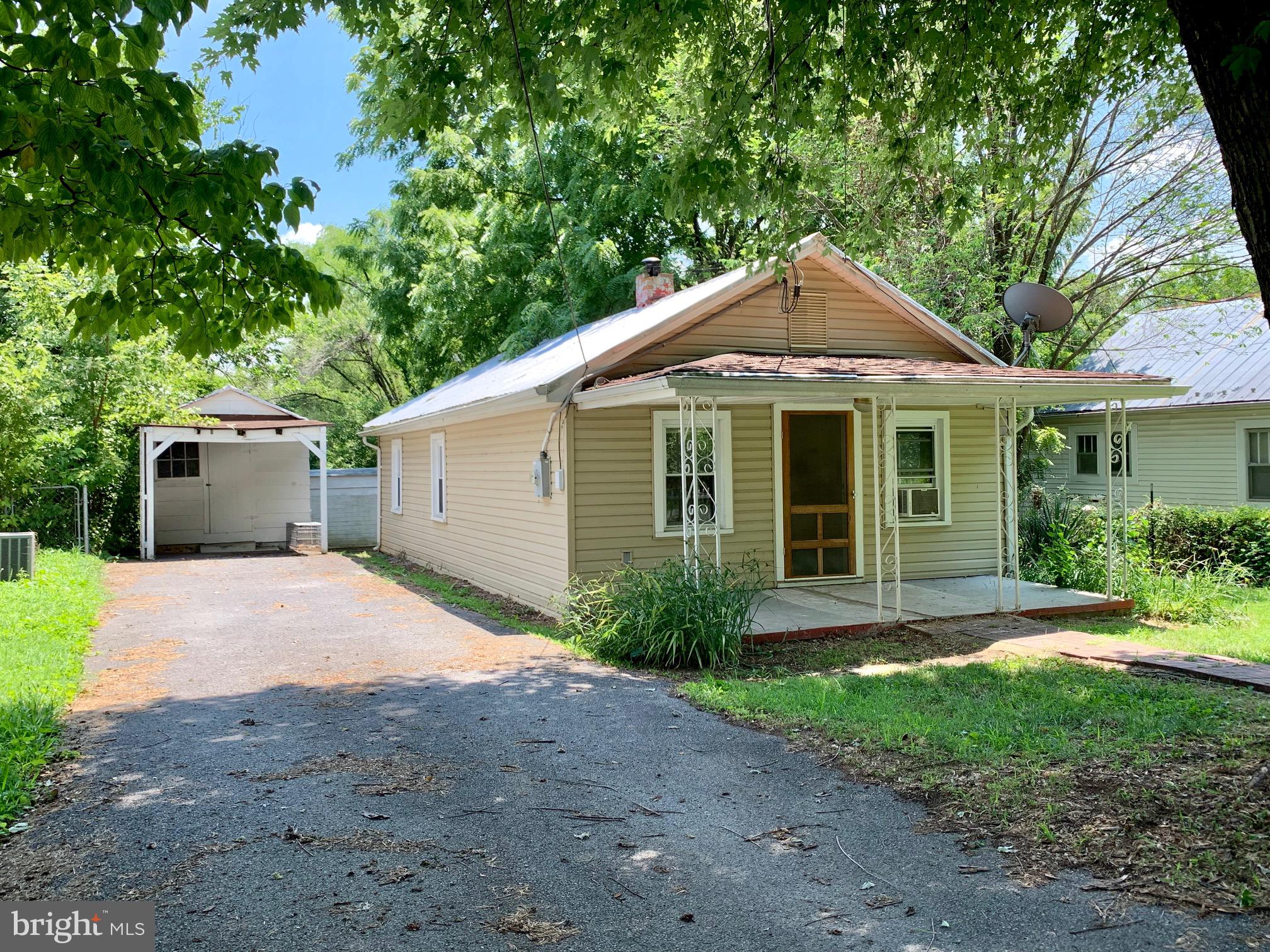 ROUND HILL - Residential