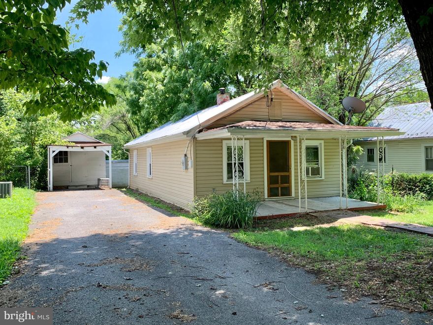 Cozy & Cute cottage style ranch close to Winchester Medicial Center/Rt 50 offers easy living floor plan. Living, kitchen & dining, 2 bedrooms, bath & laundry.  Off street parking, fenced lawn and storage space!